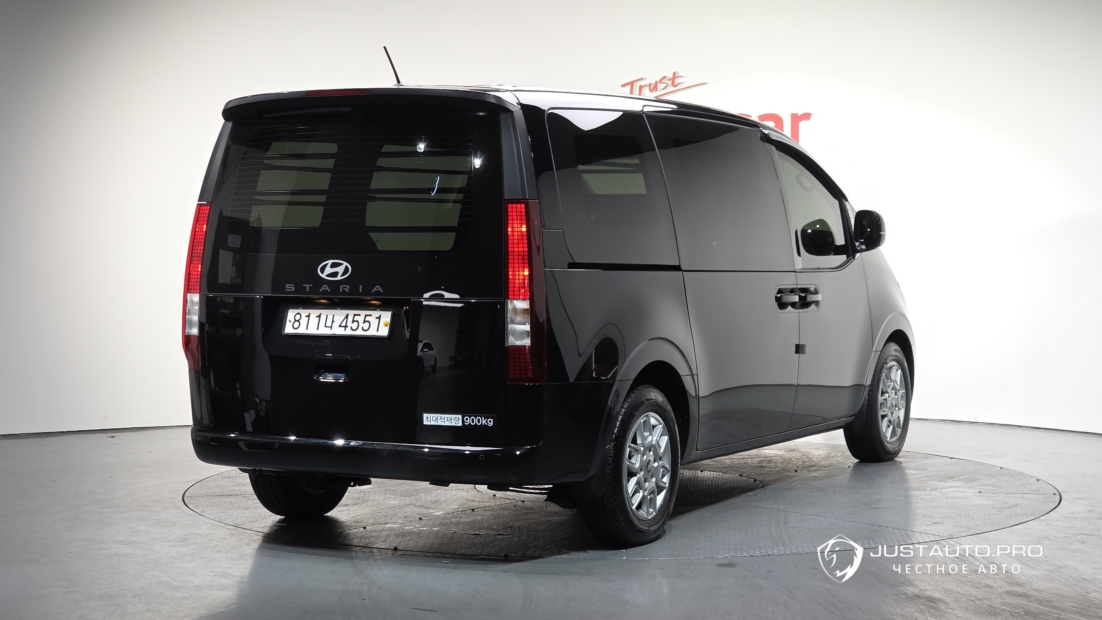 Автомобиль Hyundai Staria