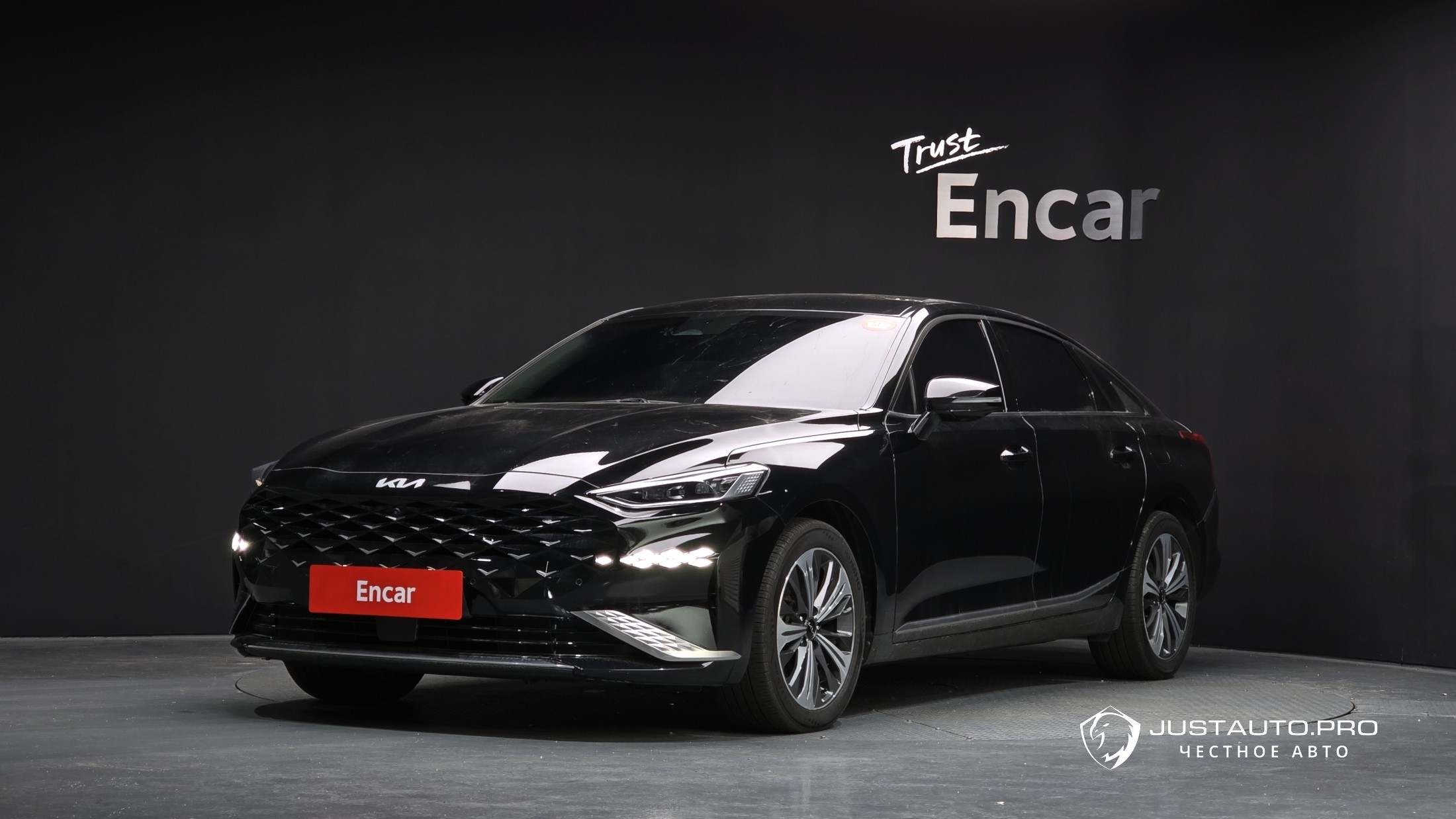 Автомобиль Kia K8