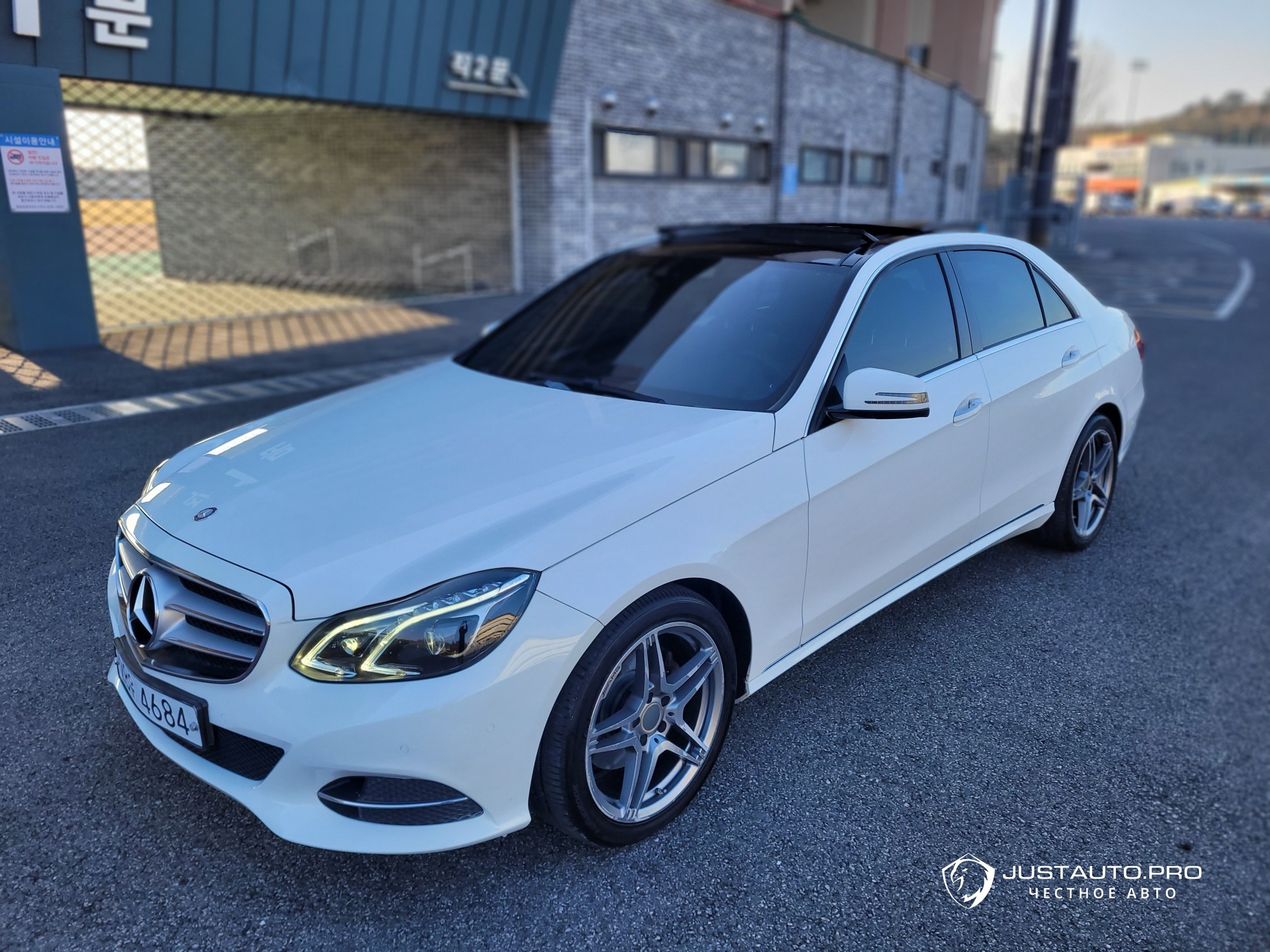 Автомобиль Mercedes-Benz E-Class