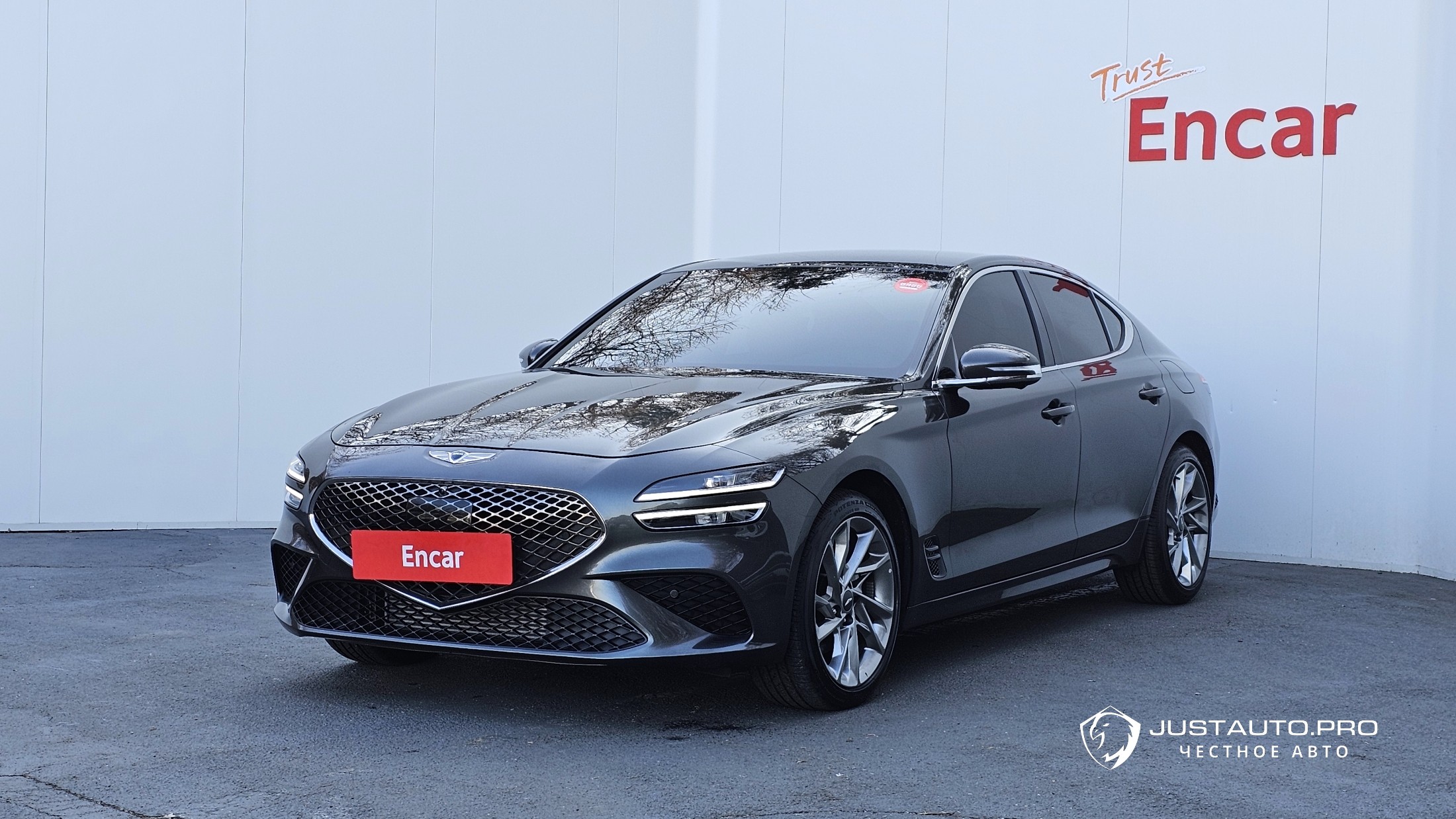 Автомобиль Genesis G70