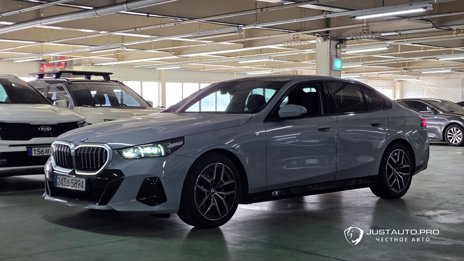 Автомобиль BMW 5-Series