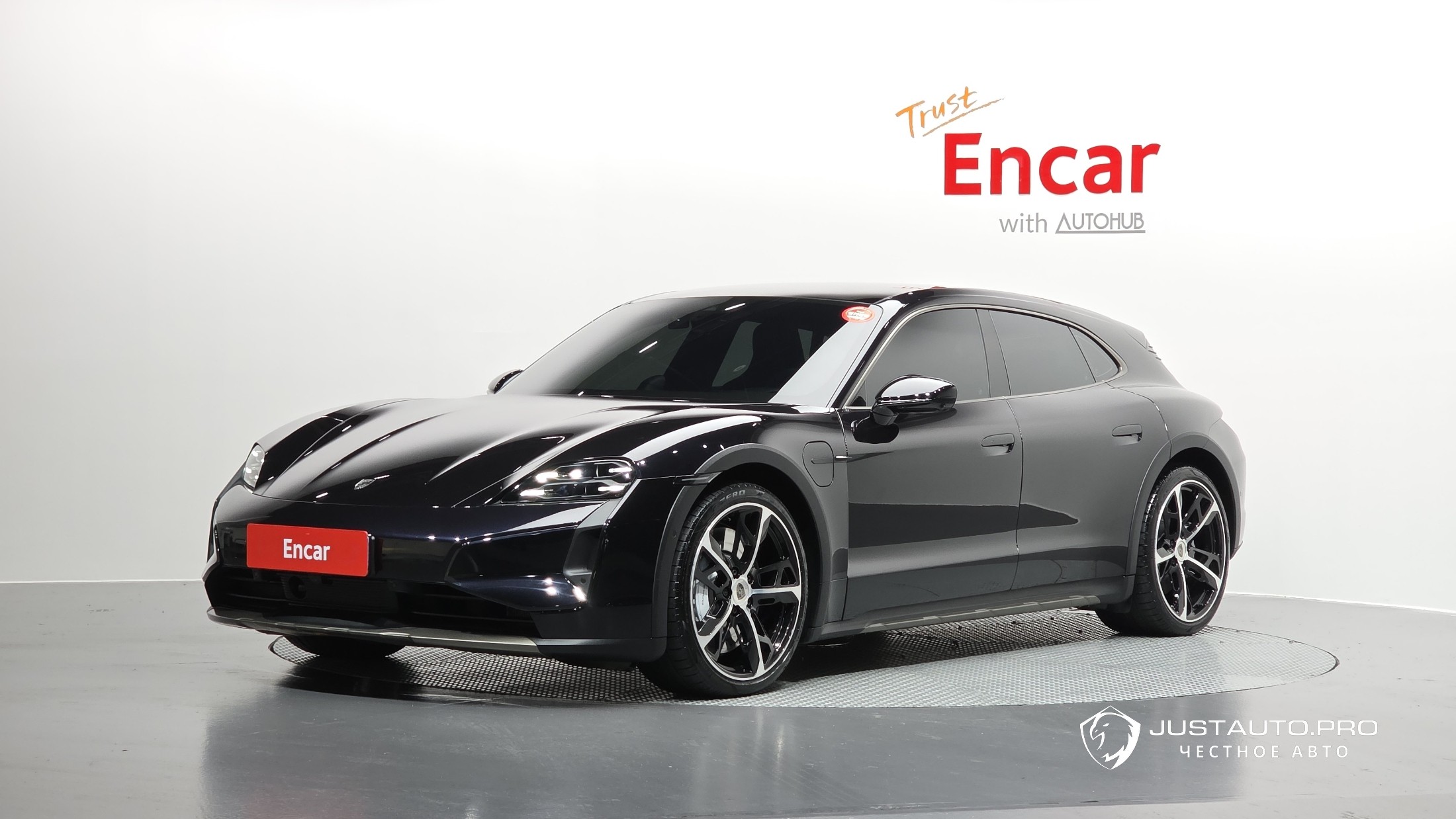 Автомобиль Porsche Taycan