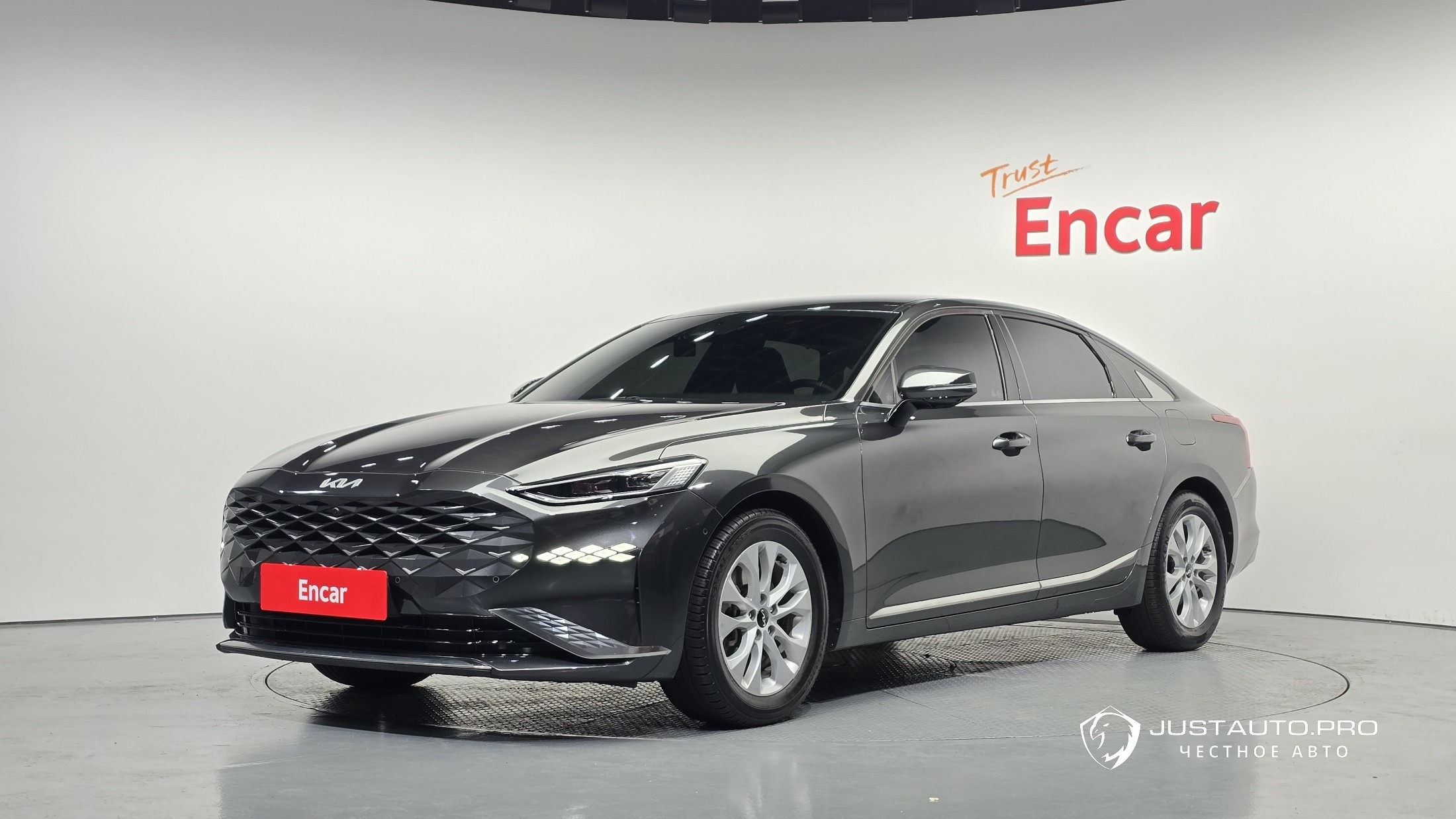 Автомобиль Kia K8