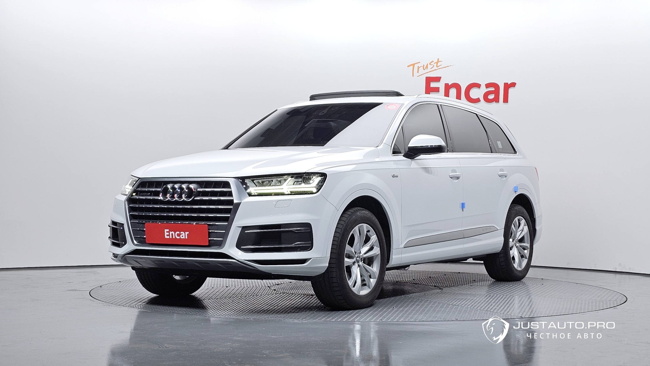 Автомобиль Audi Q7