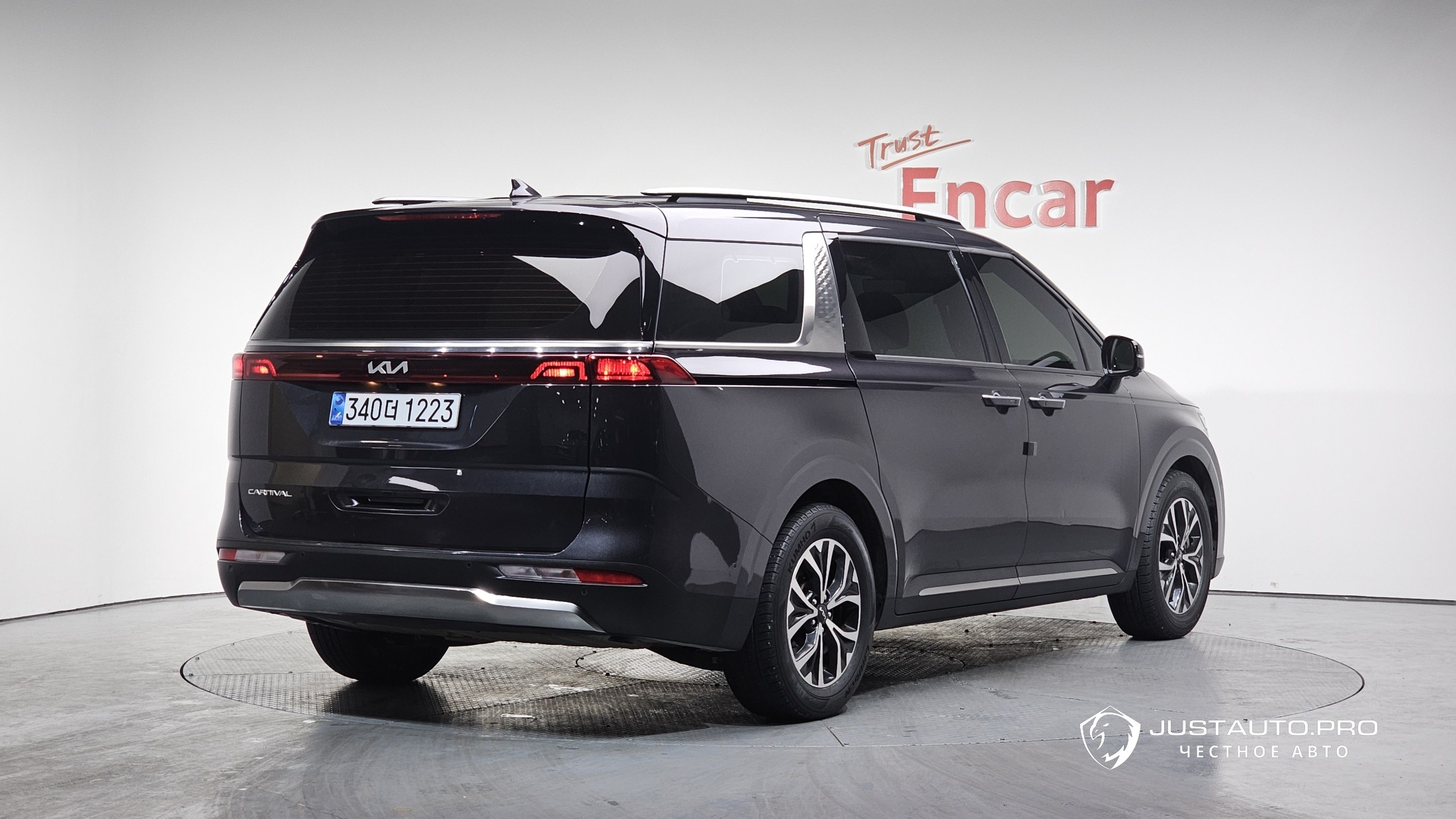 Автомобиль Kia Canival