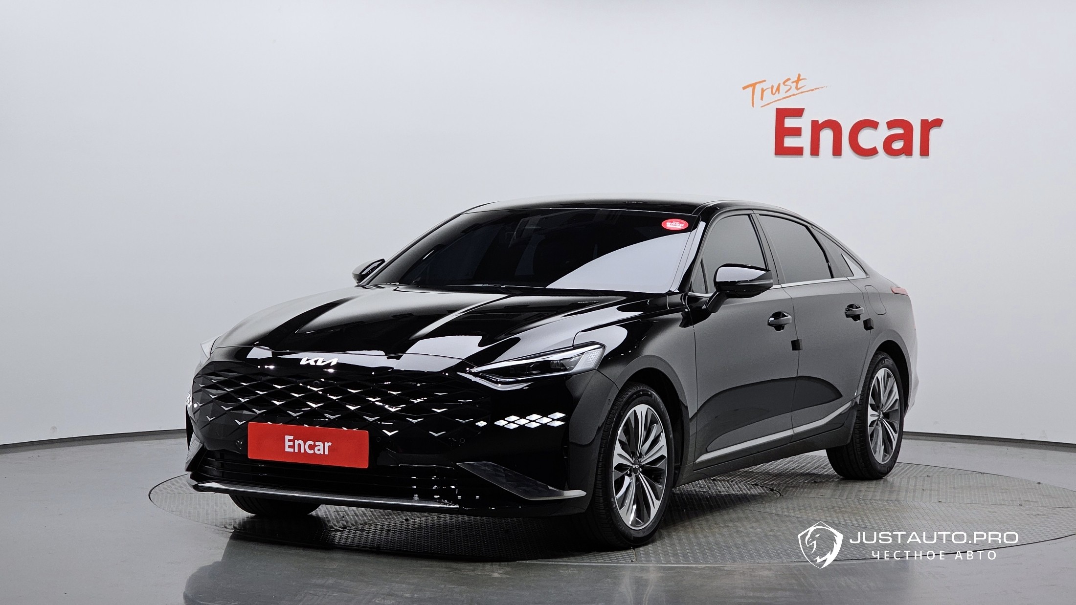 Автомобиль Kia K8