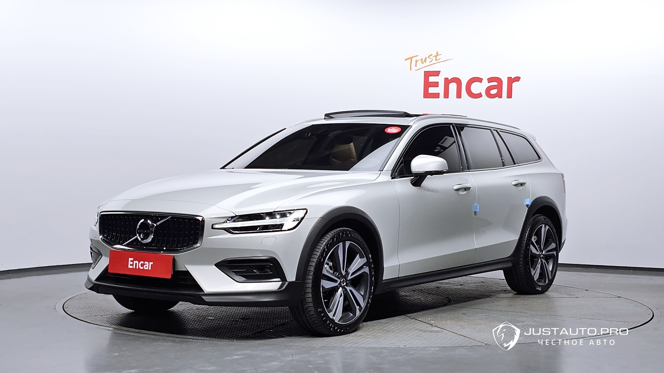 Автомобиль Volvo V60