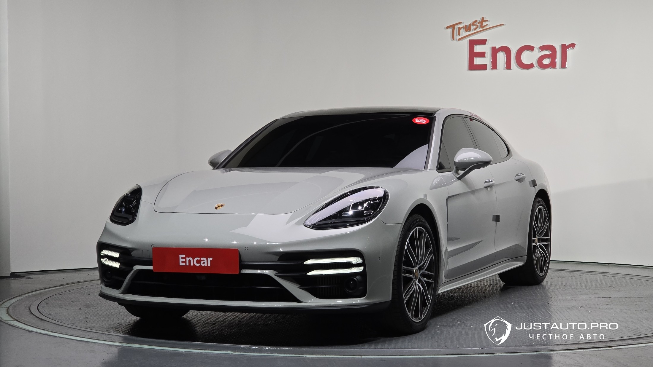Автомобиль Porsche Panamera