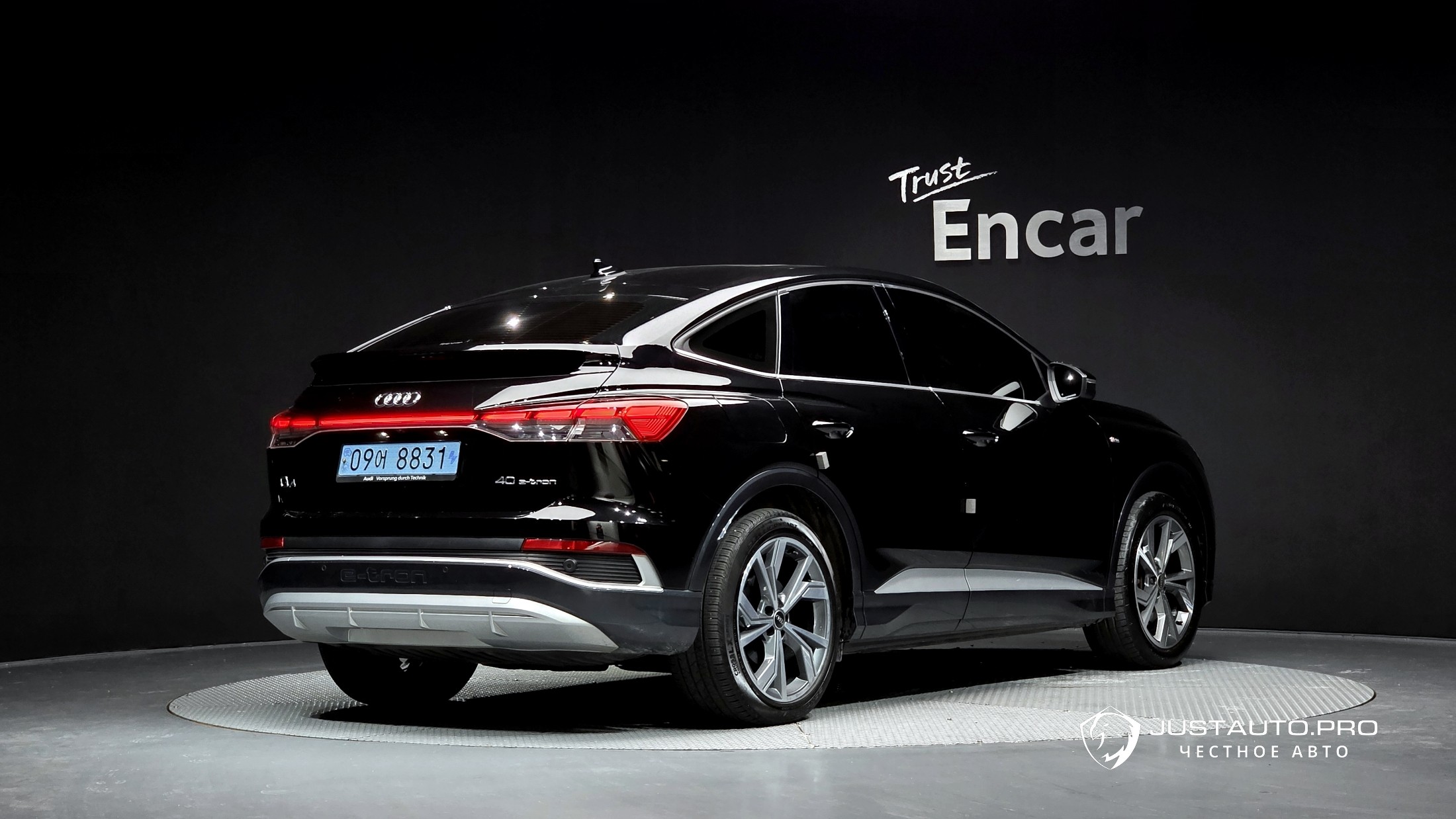 Автомобиль Audi Q4 e-tron