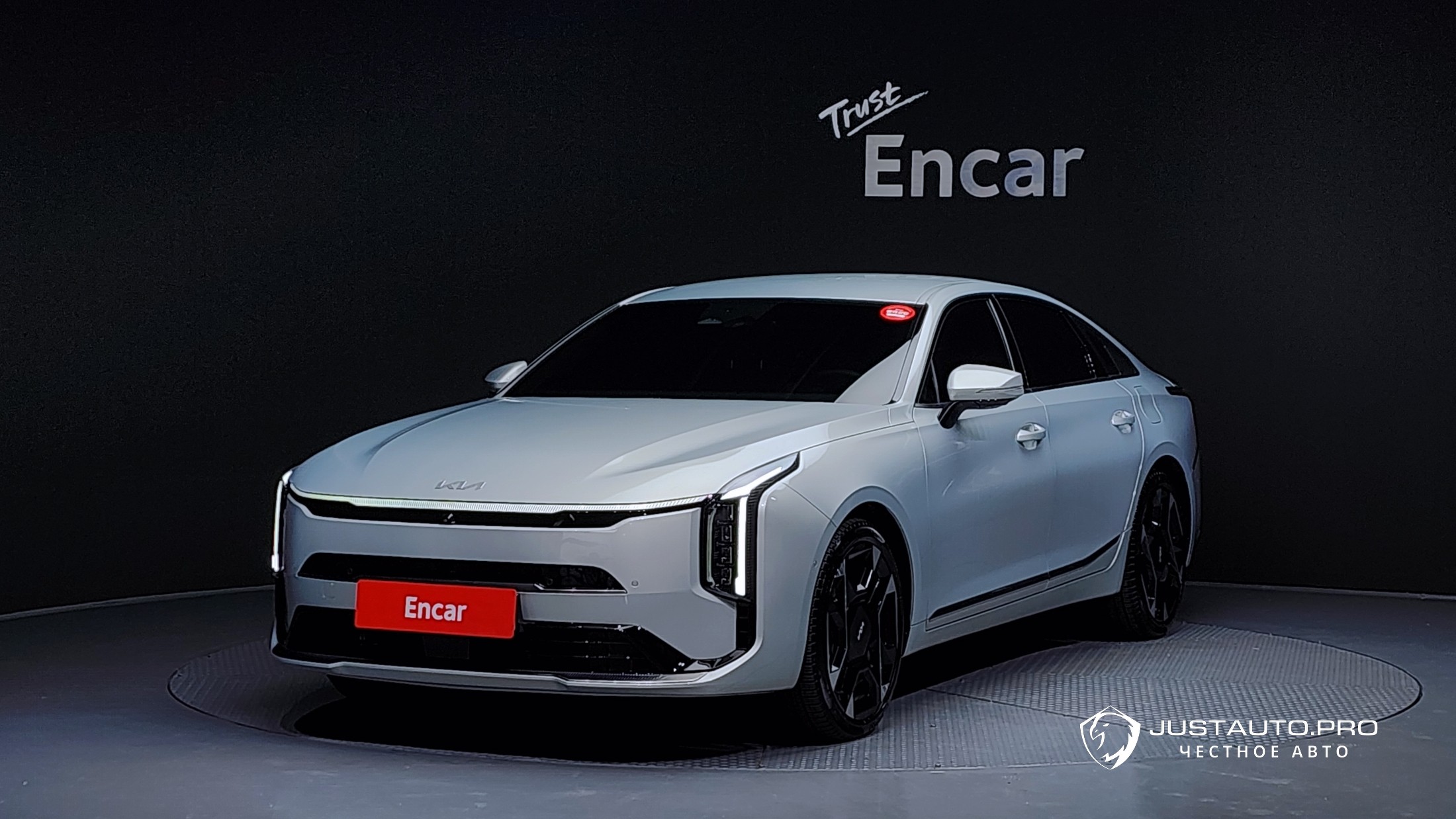 Автомобиль Kia K8