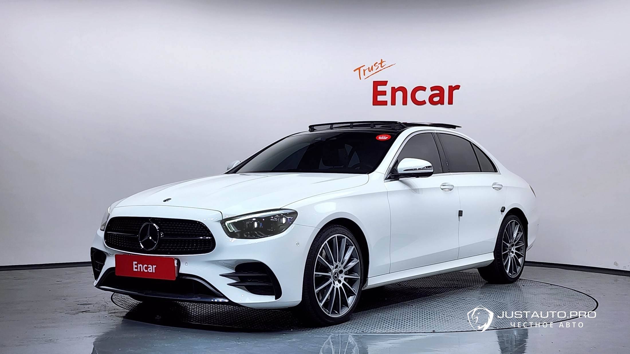 Автомобиль Mercedes-Benz E-Class