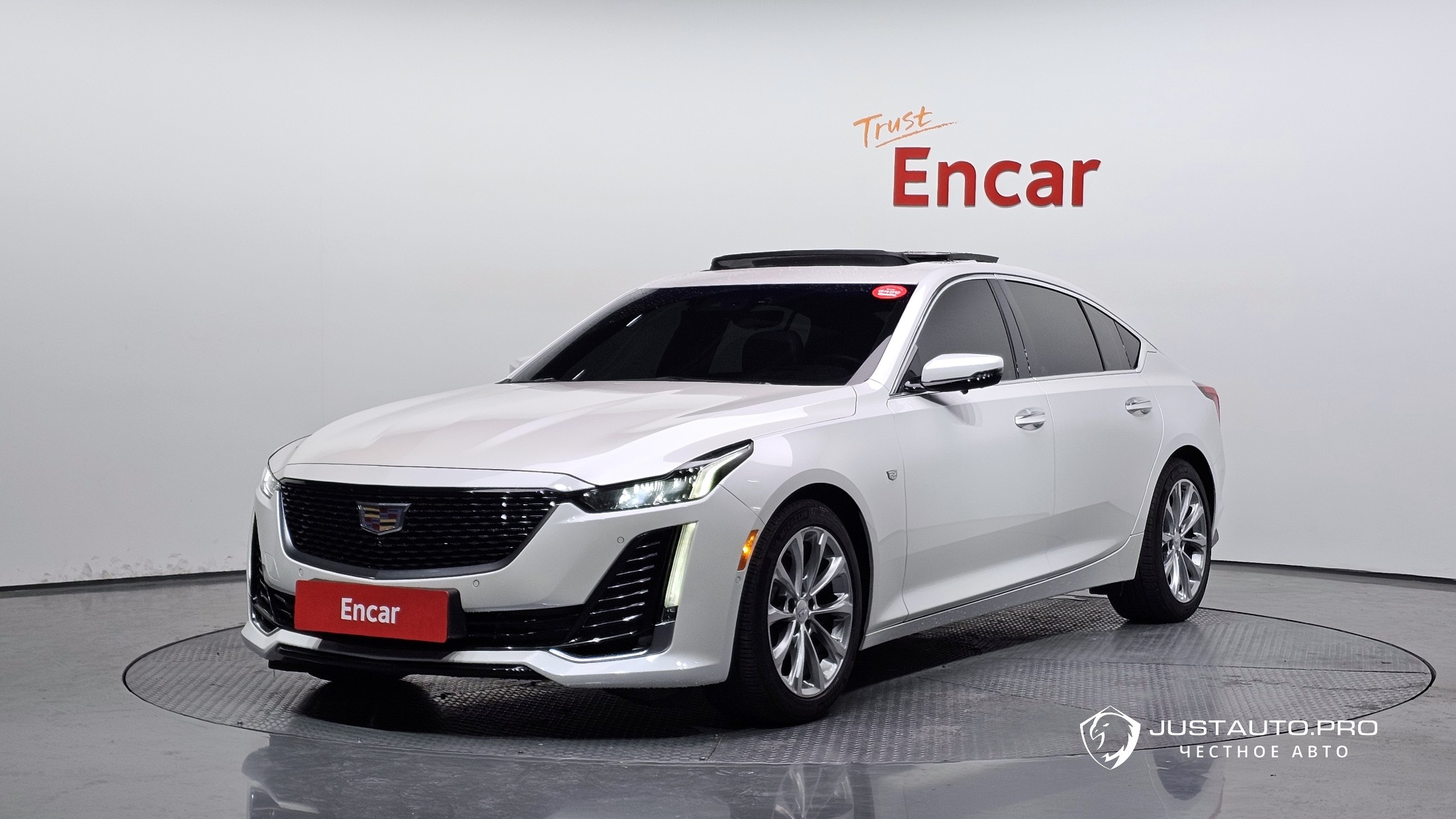 Автомобиль Cadillac CT5