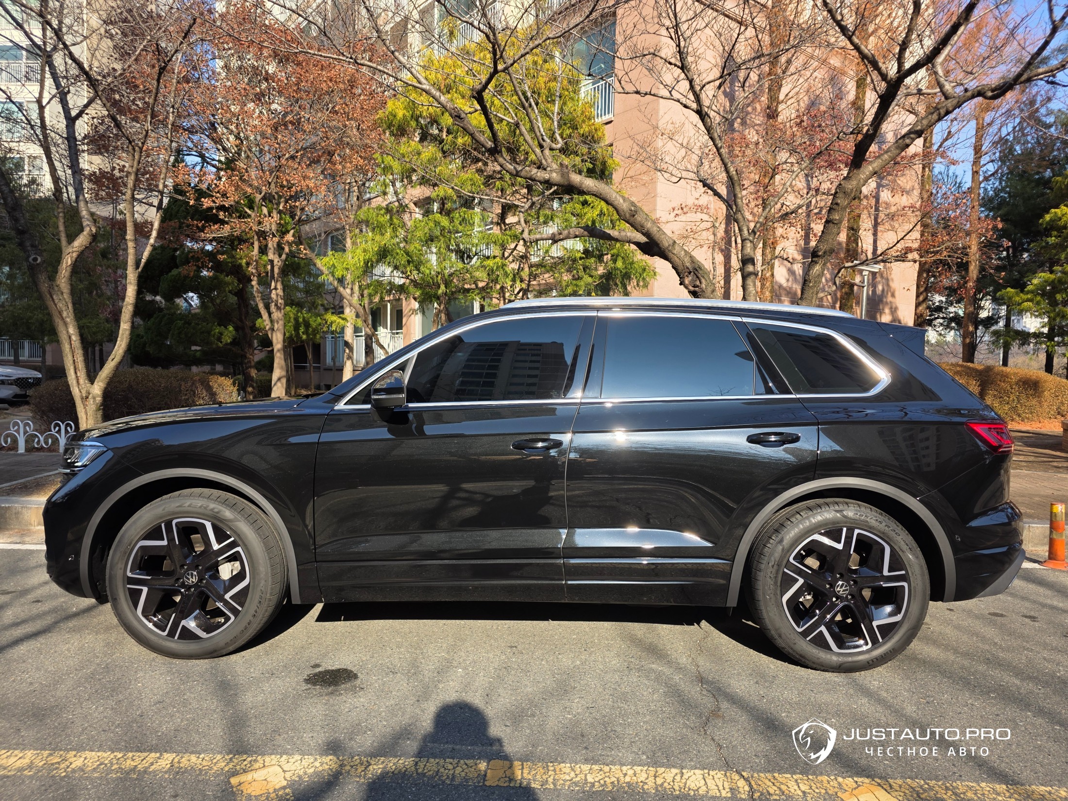 Автомобиль Volkswagen Touareg