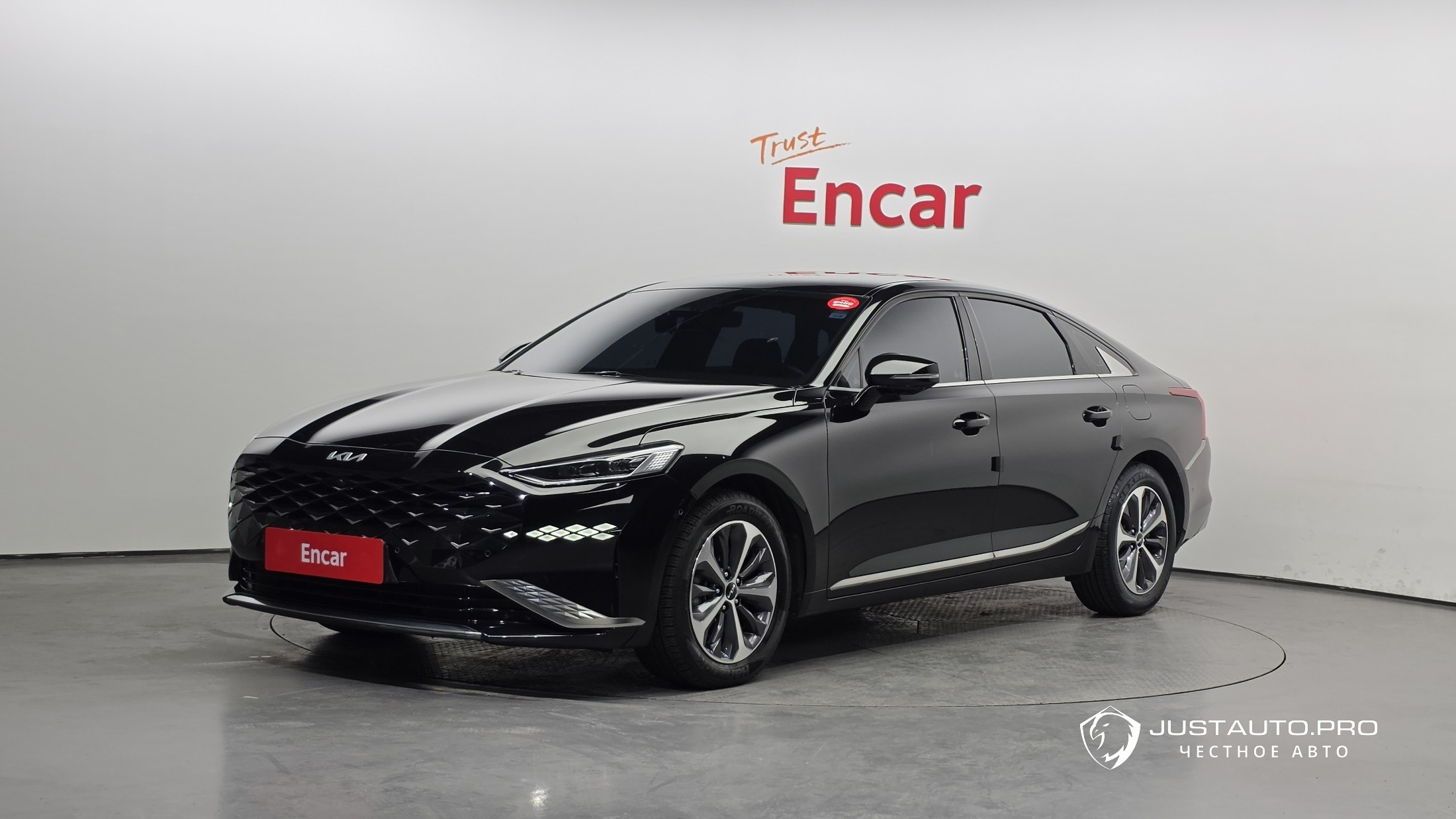 Автомобиль Kia K8