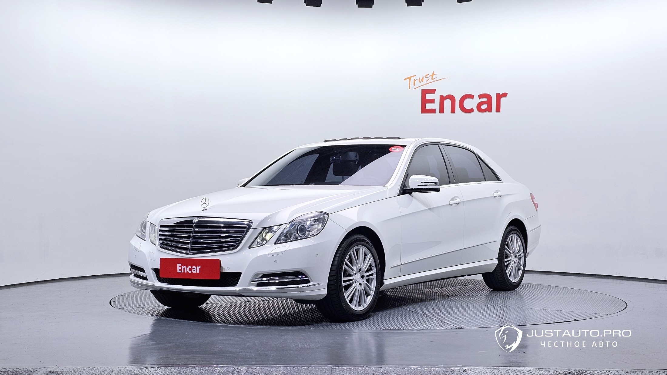 Автомобиль Mercedes-Benz E-Class