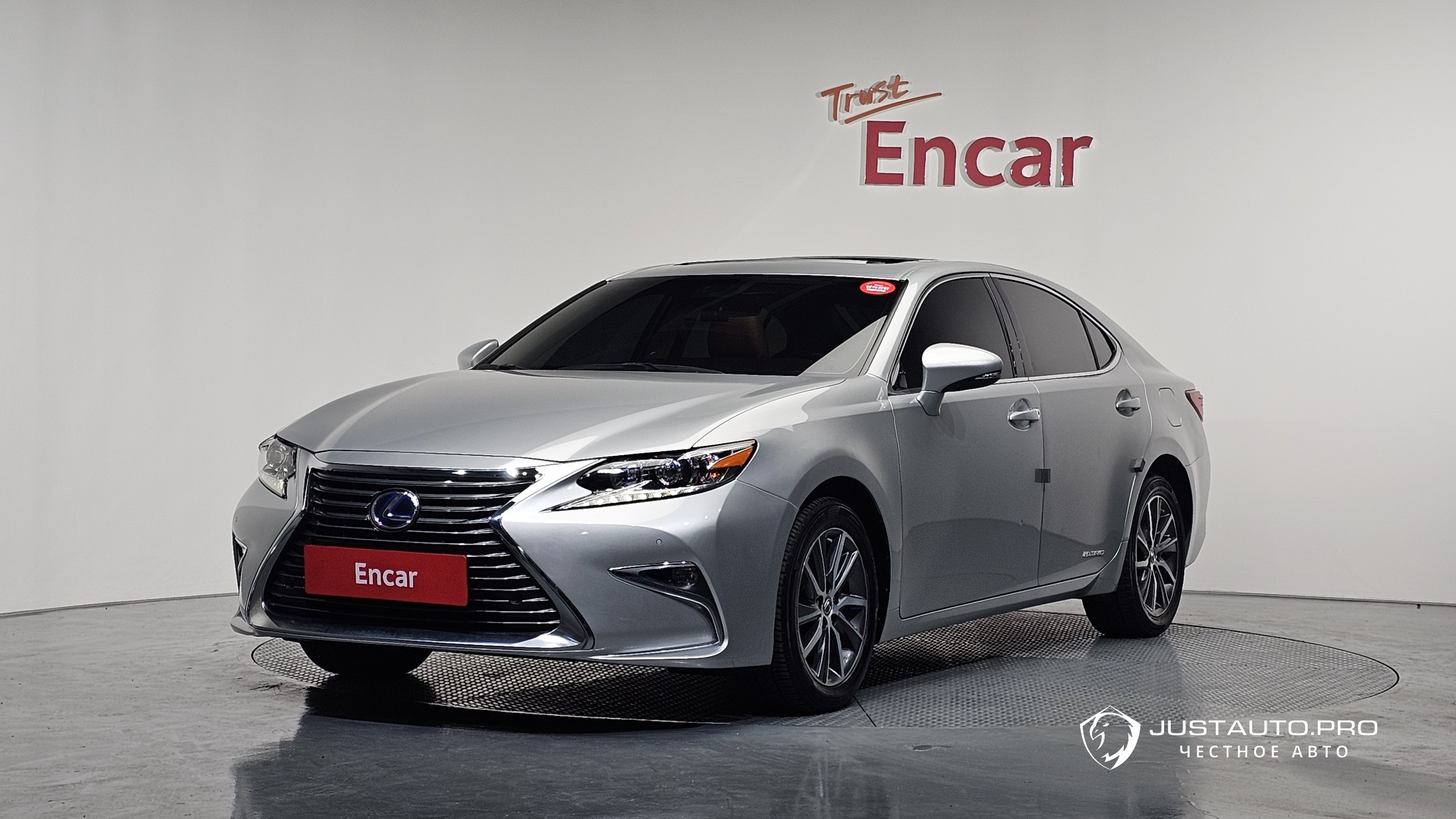 Автомобиль Lexus ES