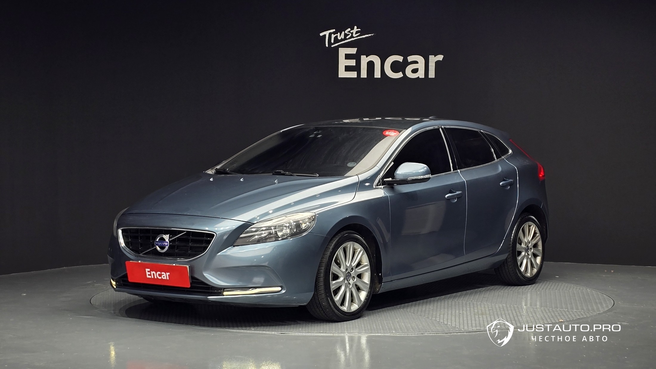 Автомобиль Volvo V40