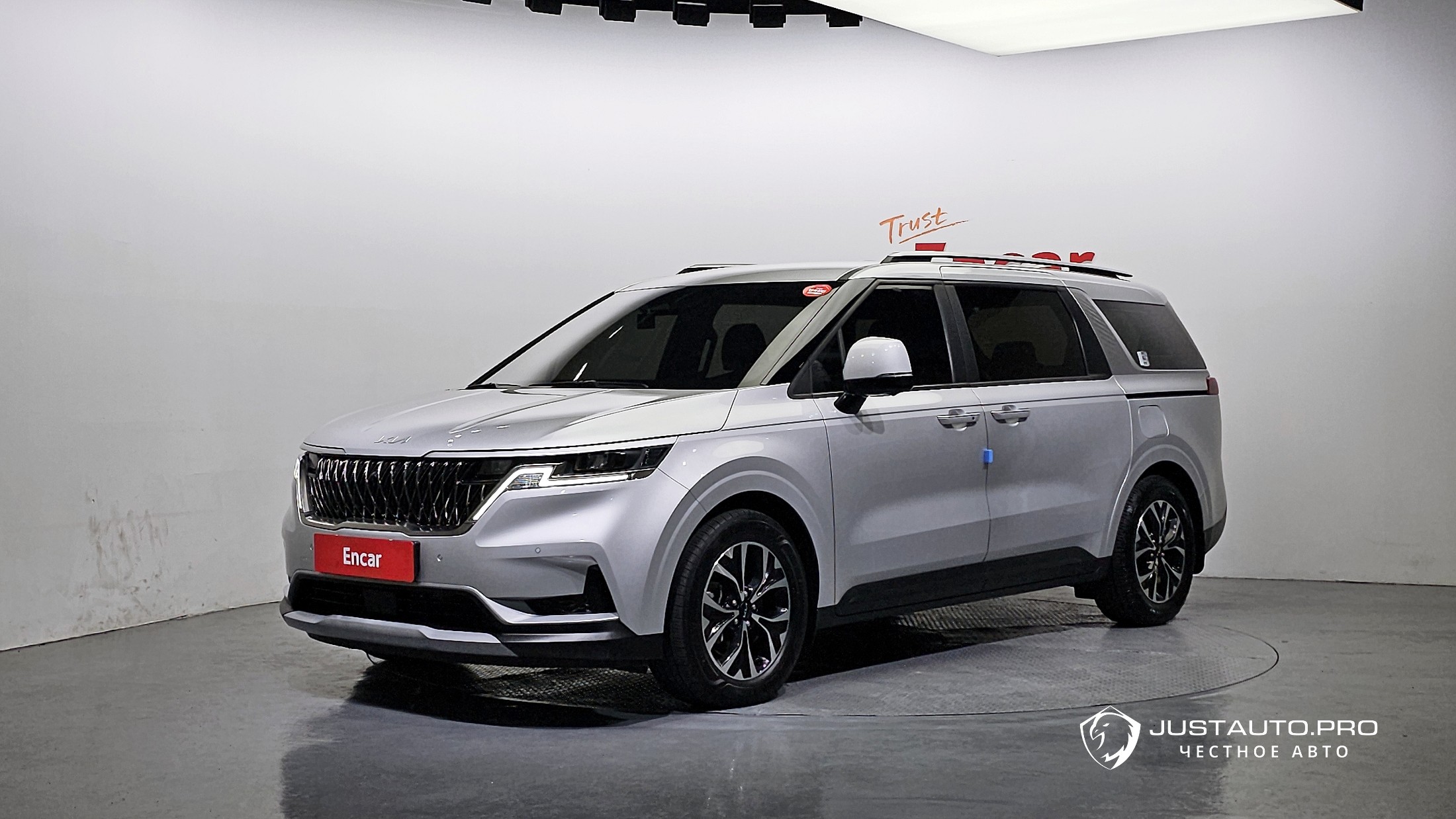 Автомобиль Kia Canival