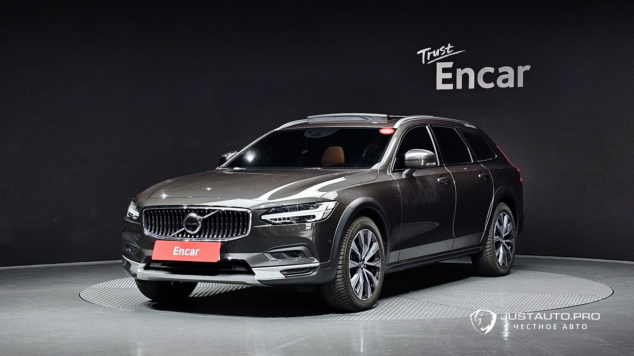 Автомобиль Volvo V90