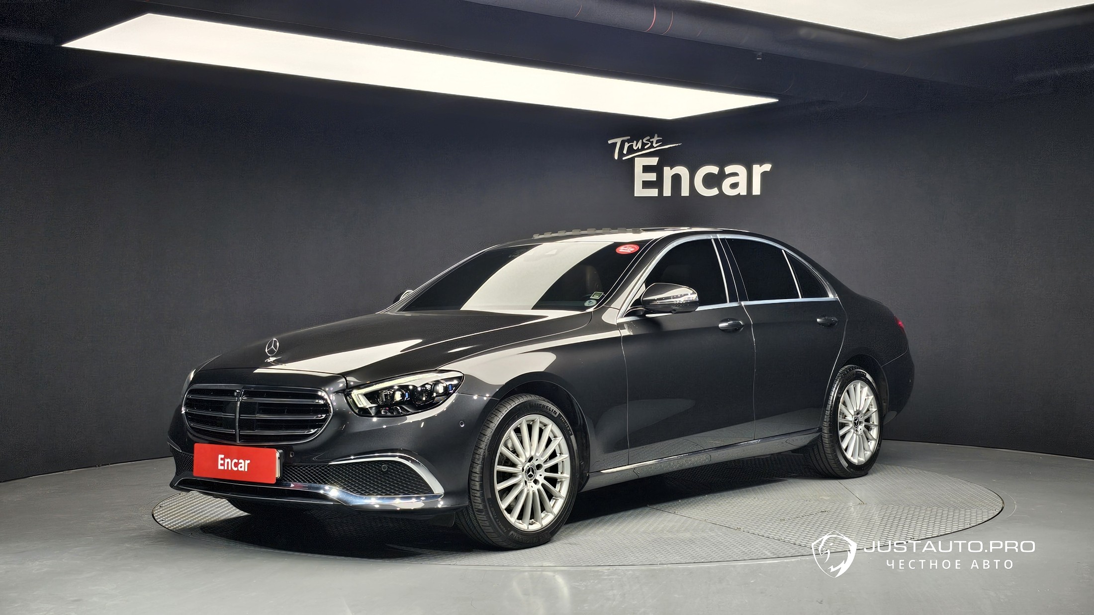 Автомобиль Mercedes-Benz E-Class
