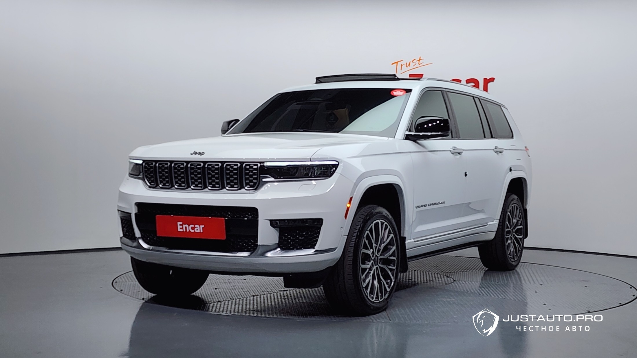 Автомобиль Jeep Cherokee