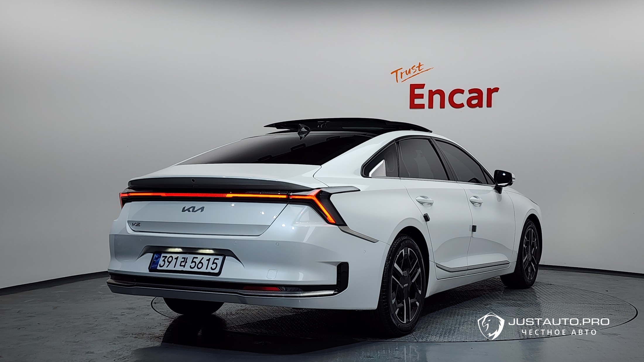 Автомобиль Kia K8