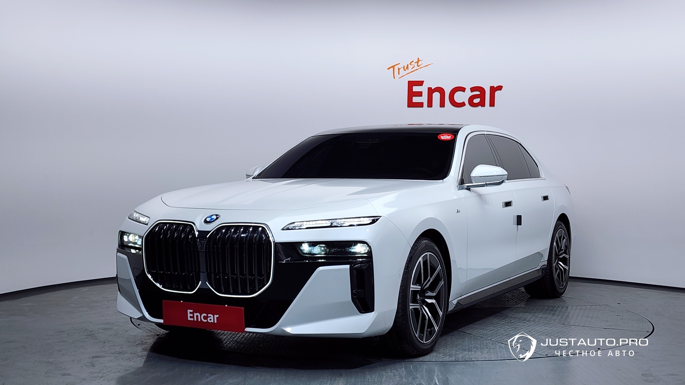 Автомобиль BMW 7-Series