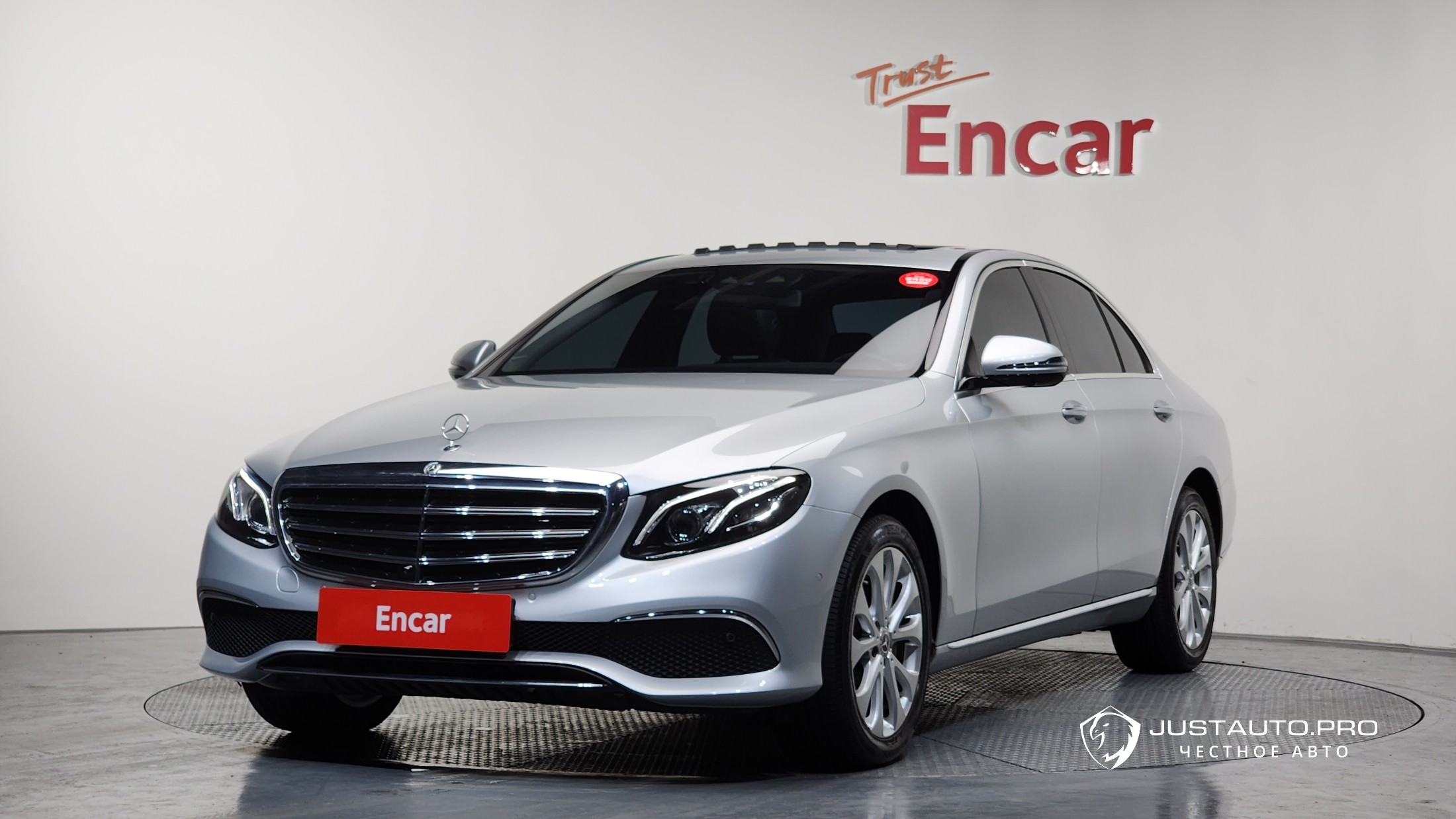 Автомобиль Mercedes-Benz E-Class