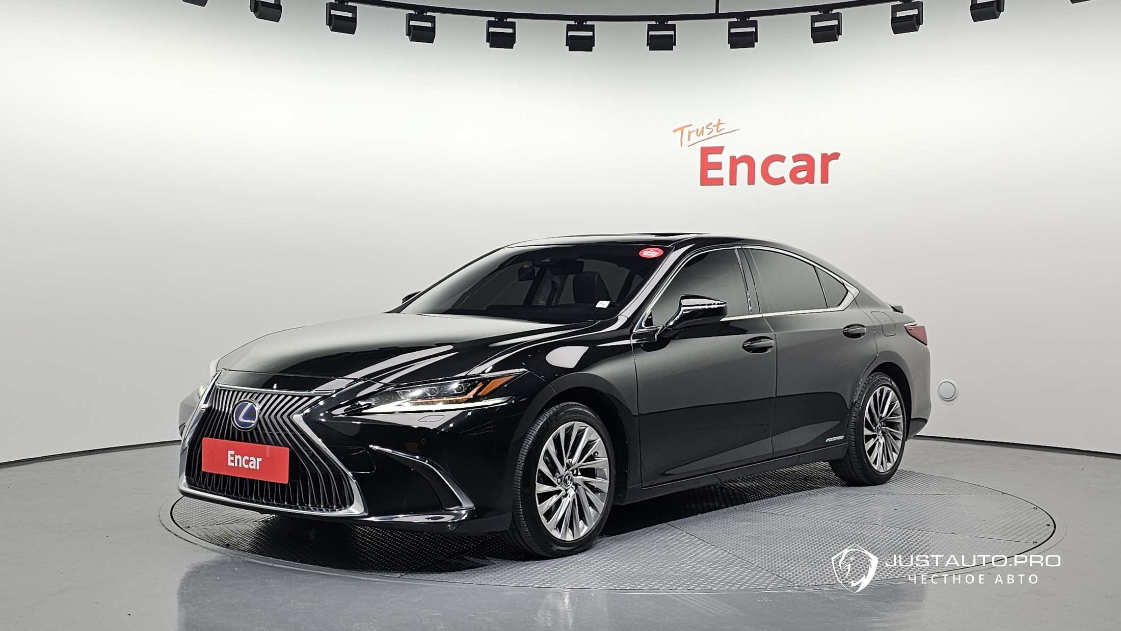 Автомобиль Lexus ES