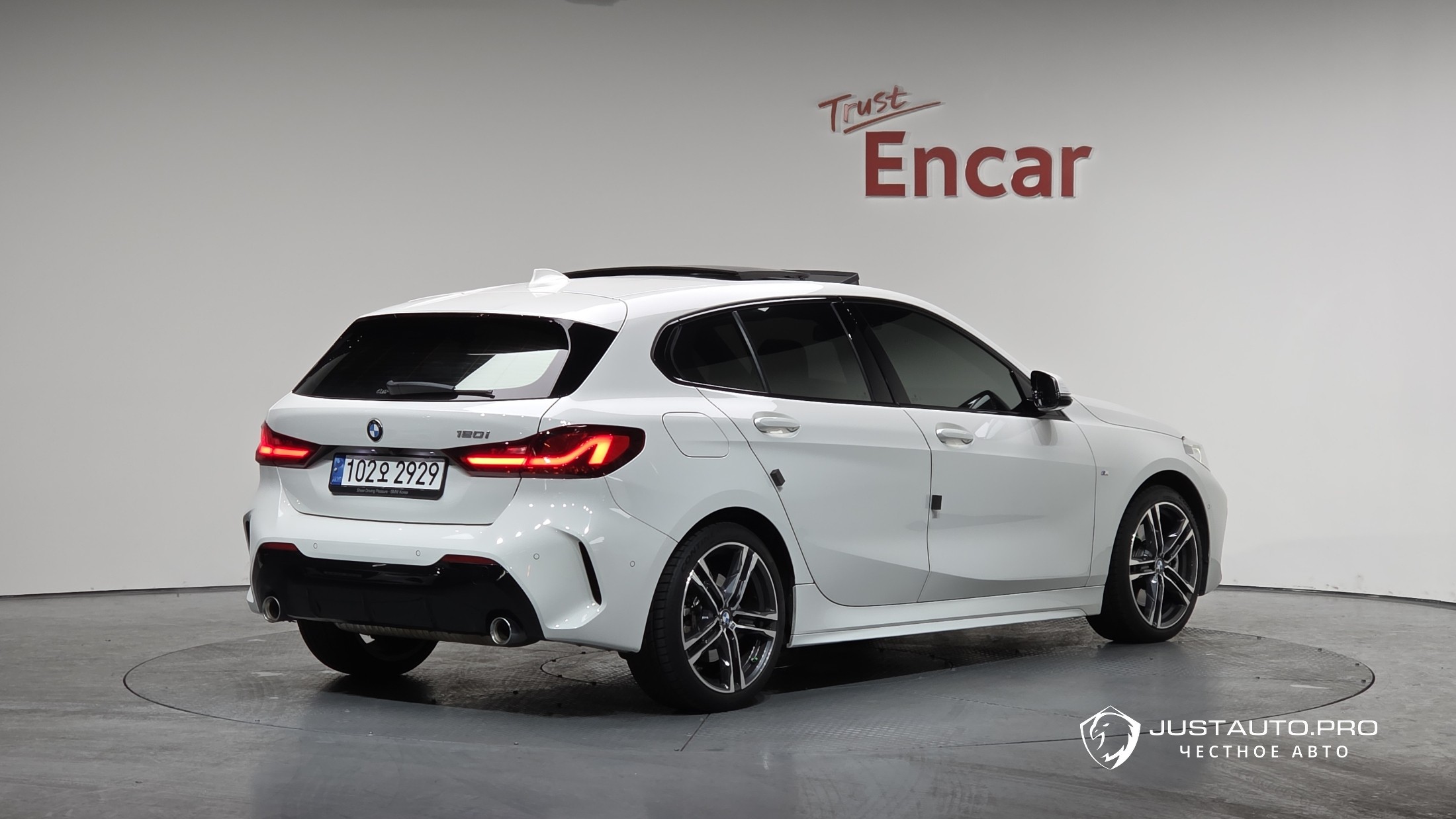 Автомобиль BMW 1-Series