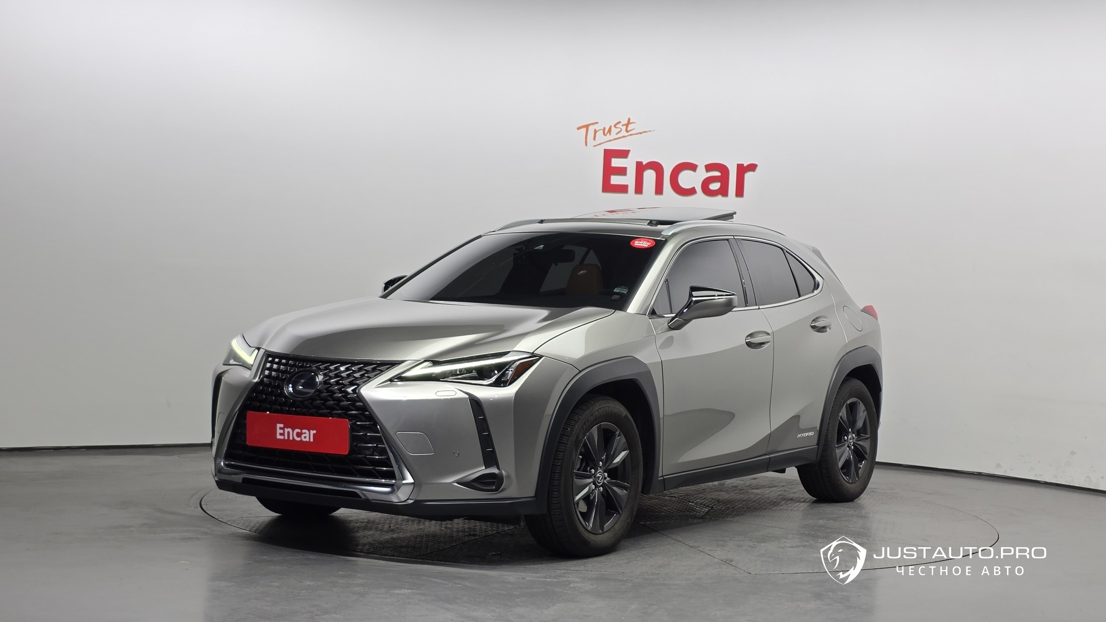 Автомобиль Lexus UX