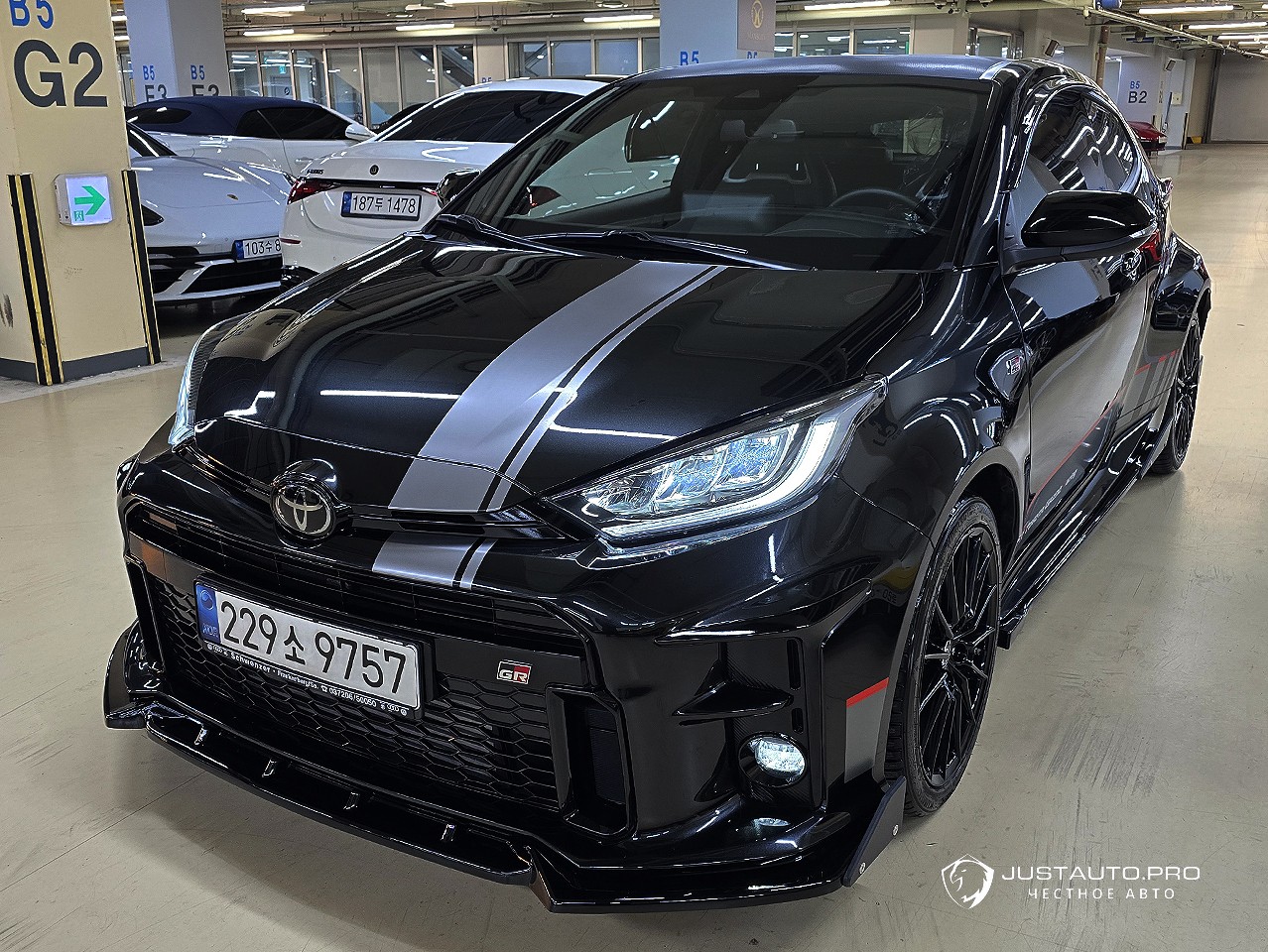 Автомобиль Toyota Yaris(Vitz)