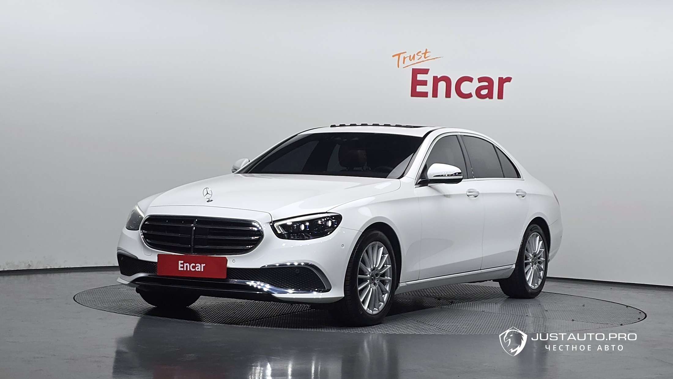 Автомобиль Mercedes-Benz E-Class