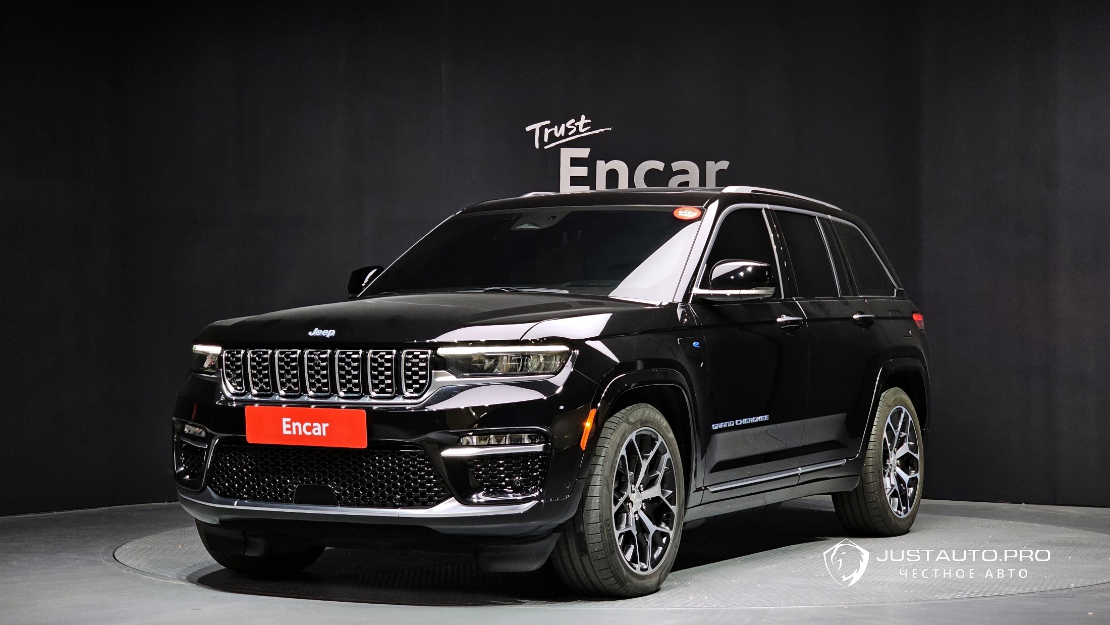 Автомобиль Jeep Cherokee