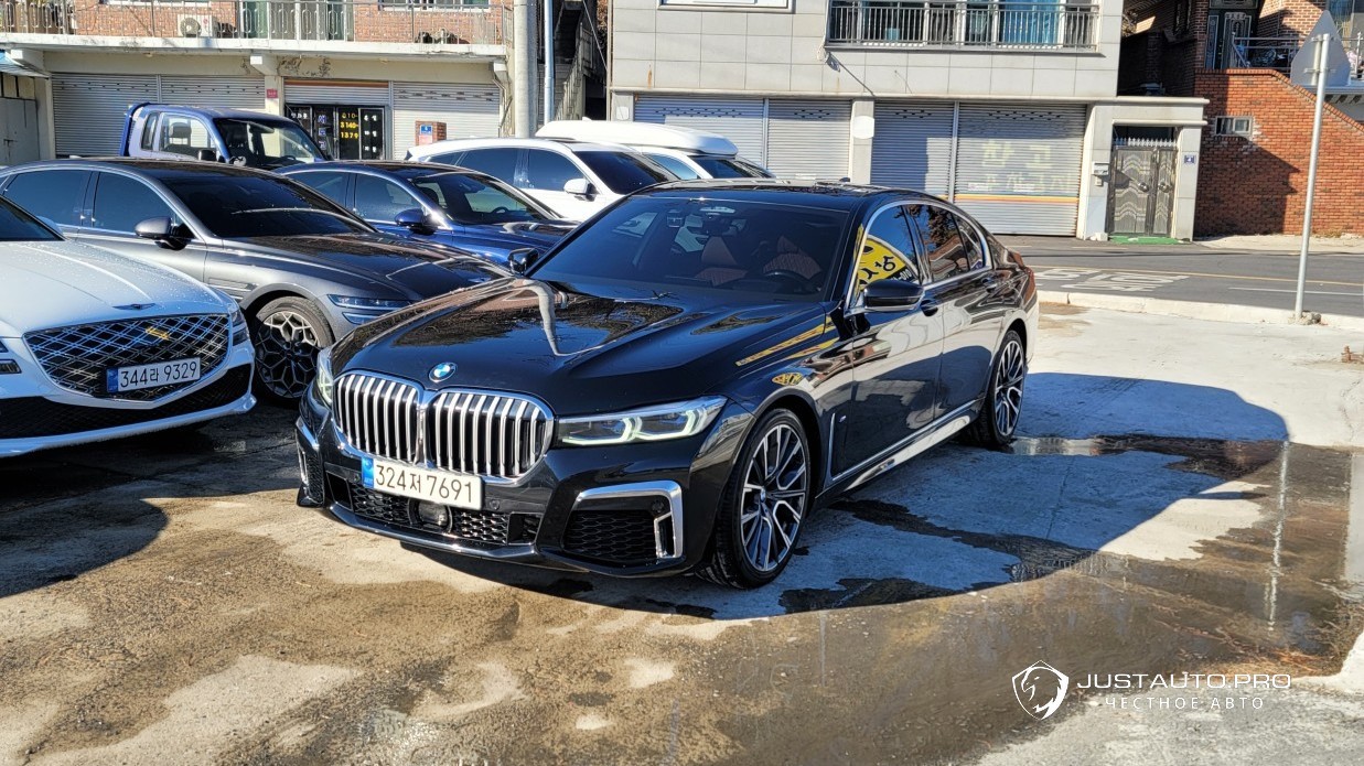 Автомобиль BMW 7-Series