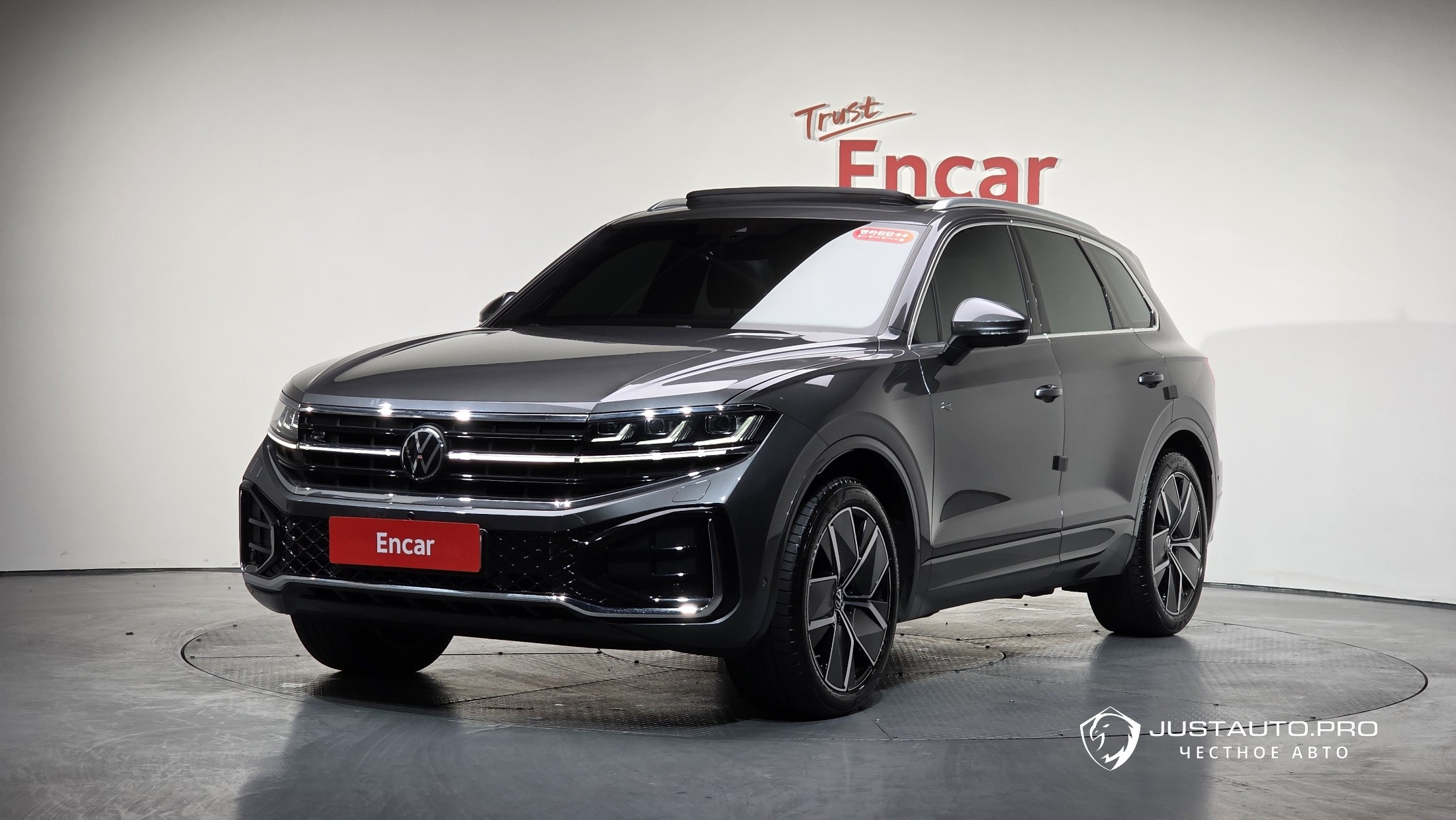 Автомобиль Volkswagen Touareg