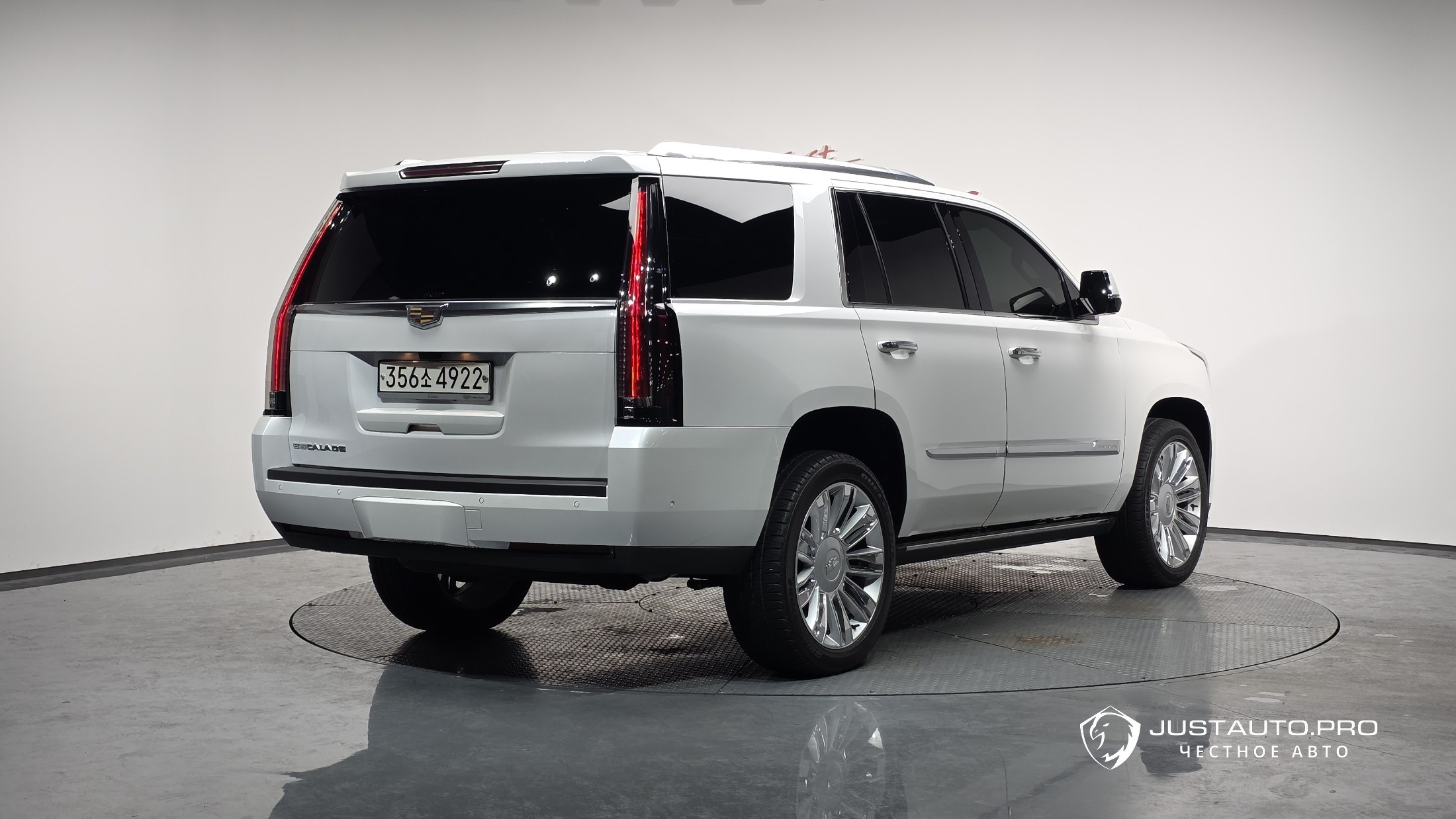 Автомобиль Cadillac Escalade
