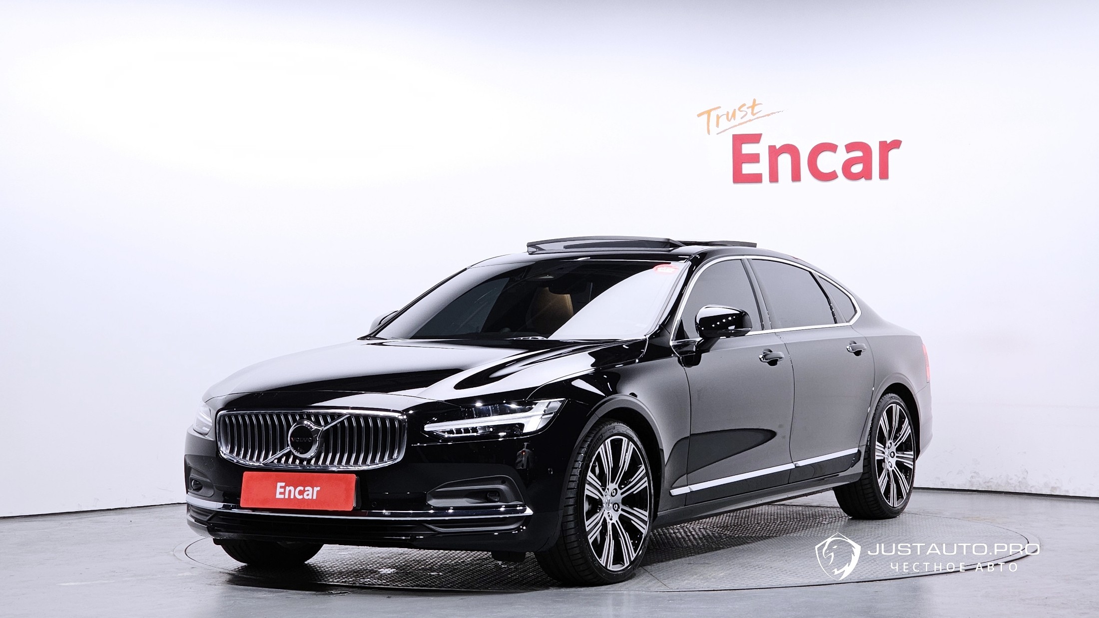 Автомобиль Volvo S90