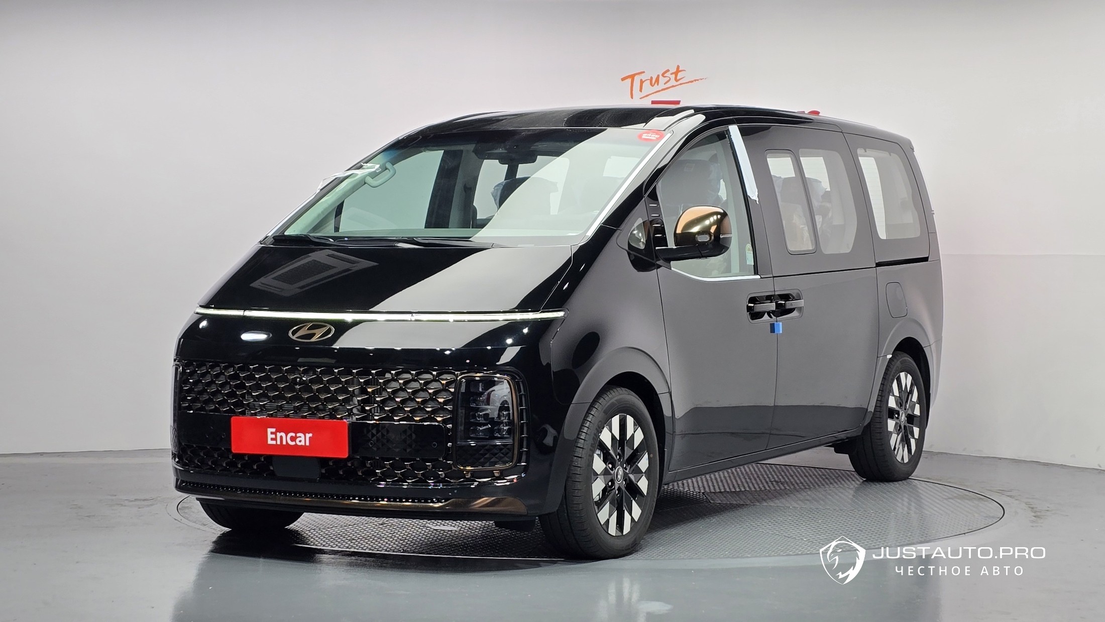 Автомобиль Hyundai Staria