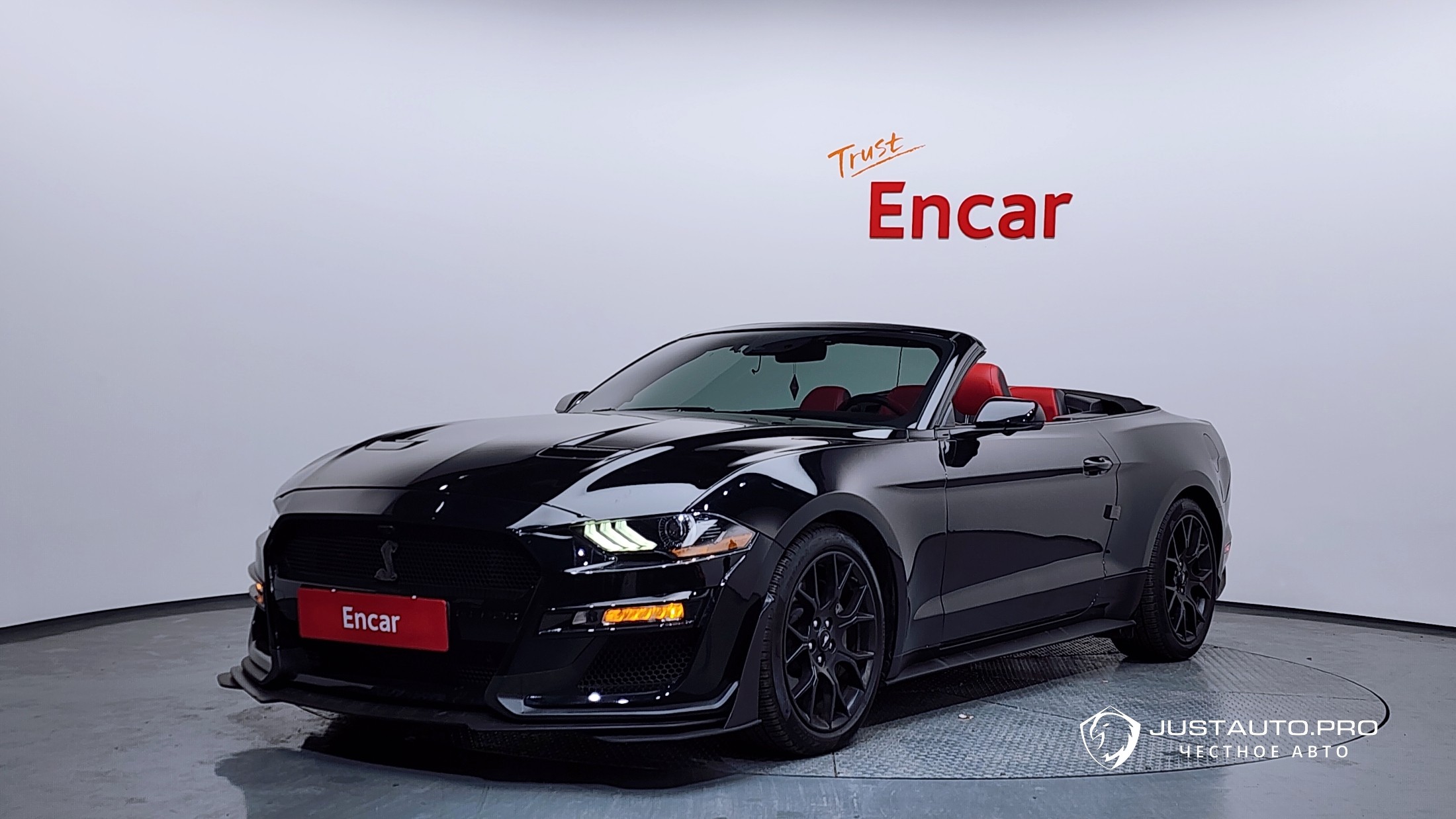Автомобиль Ford Mustang