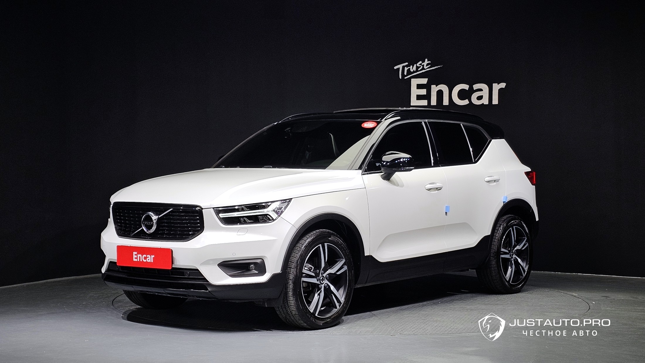 Автомобиль Volvo XC40