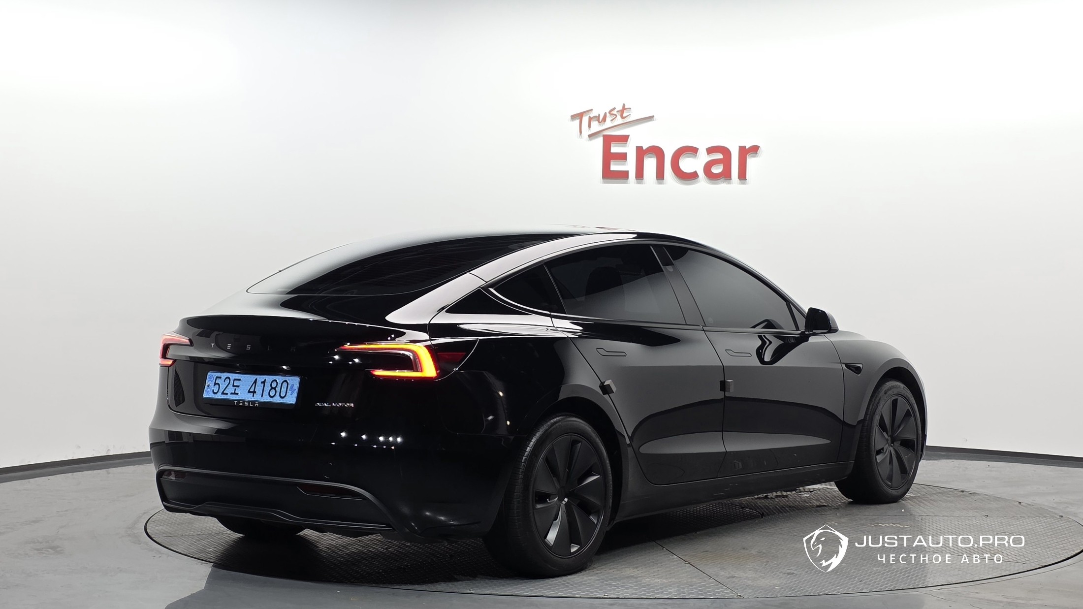 Автомобиль Tesla Model 3