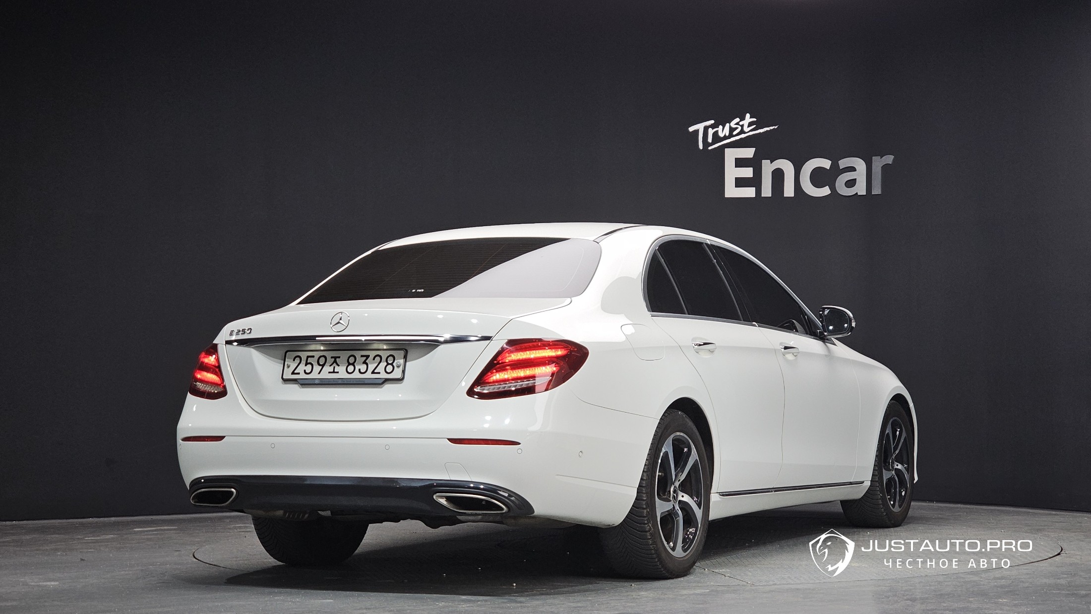 Автомобиль Mercedes-Benz E-Class
