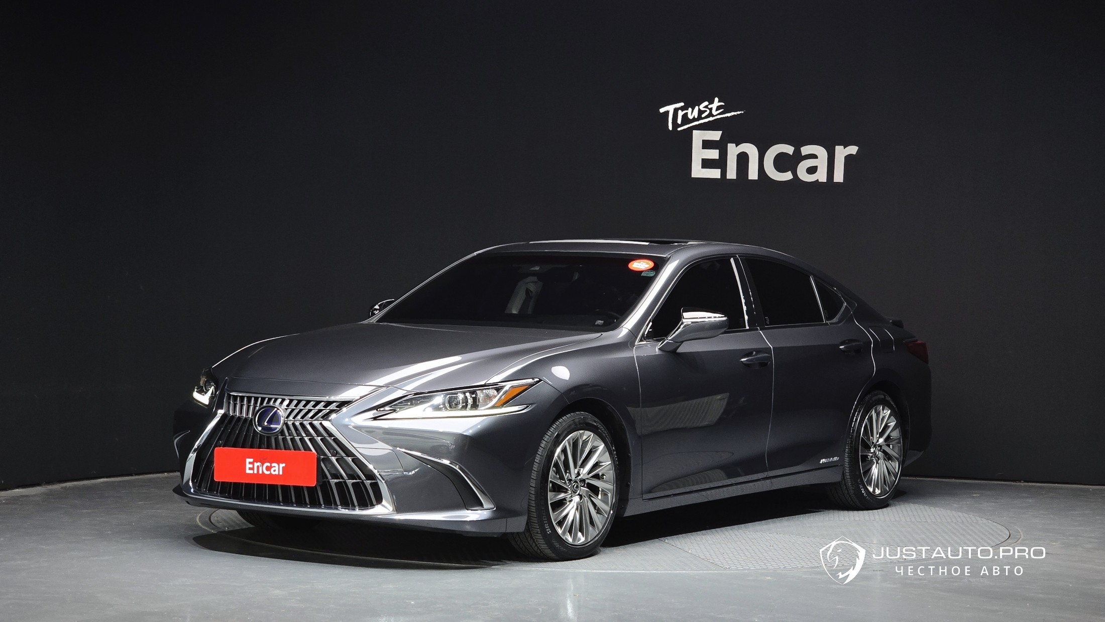 Автомобиль Lexus ES