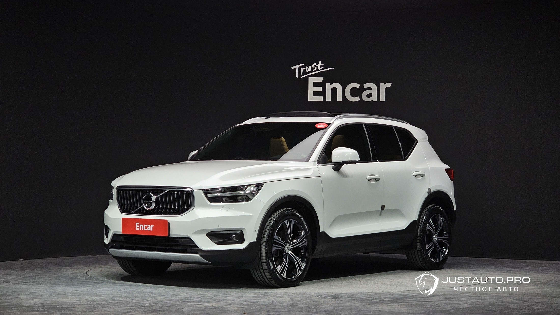 Автомобиль Volvo XC40