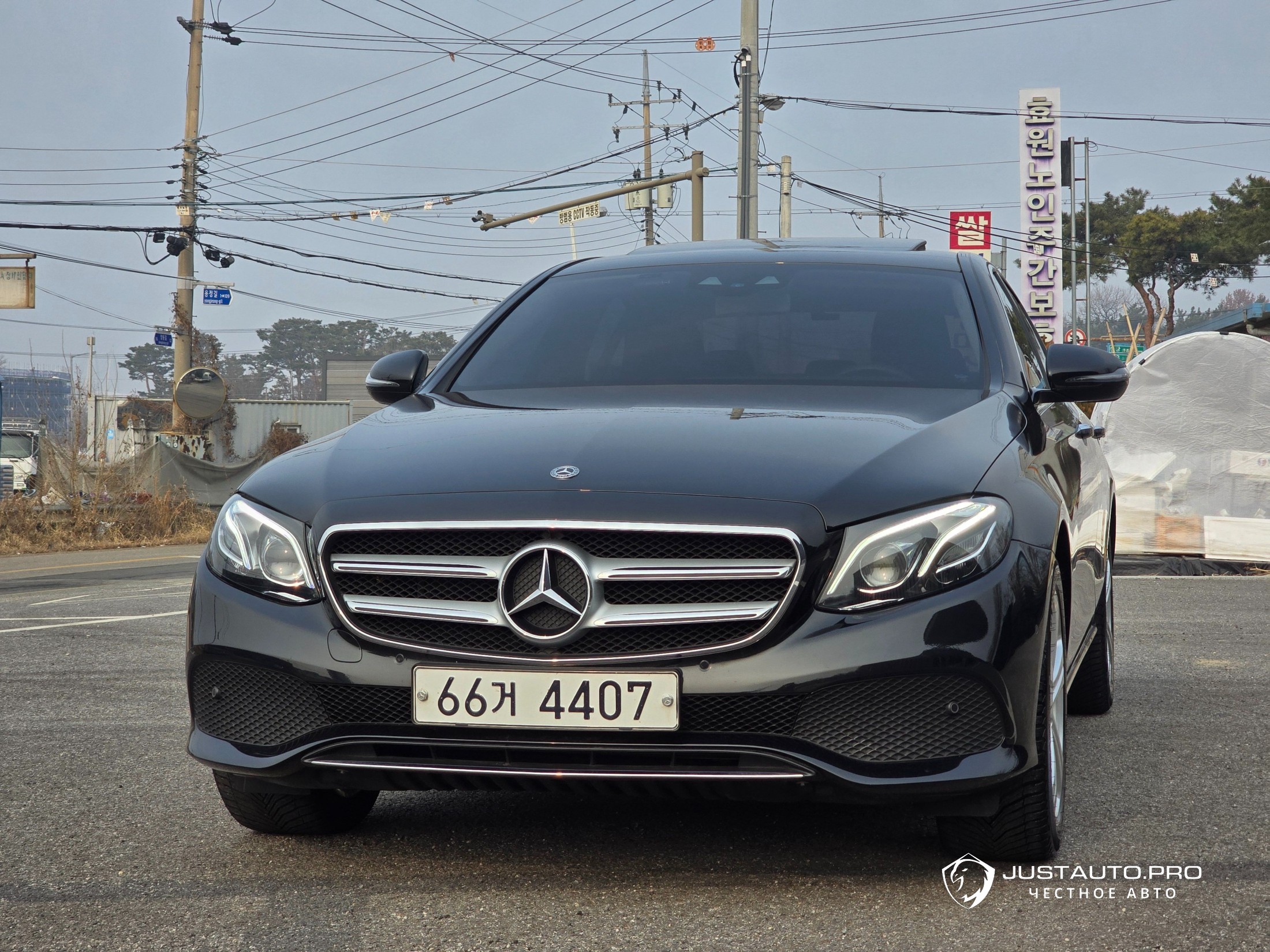 Автомобиль Mercedes-Benz E-Class