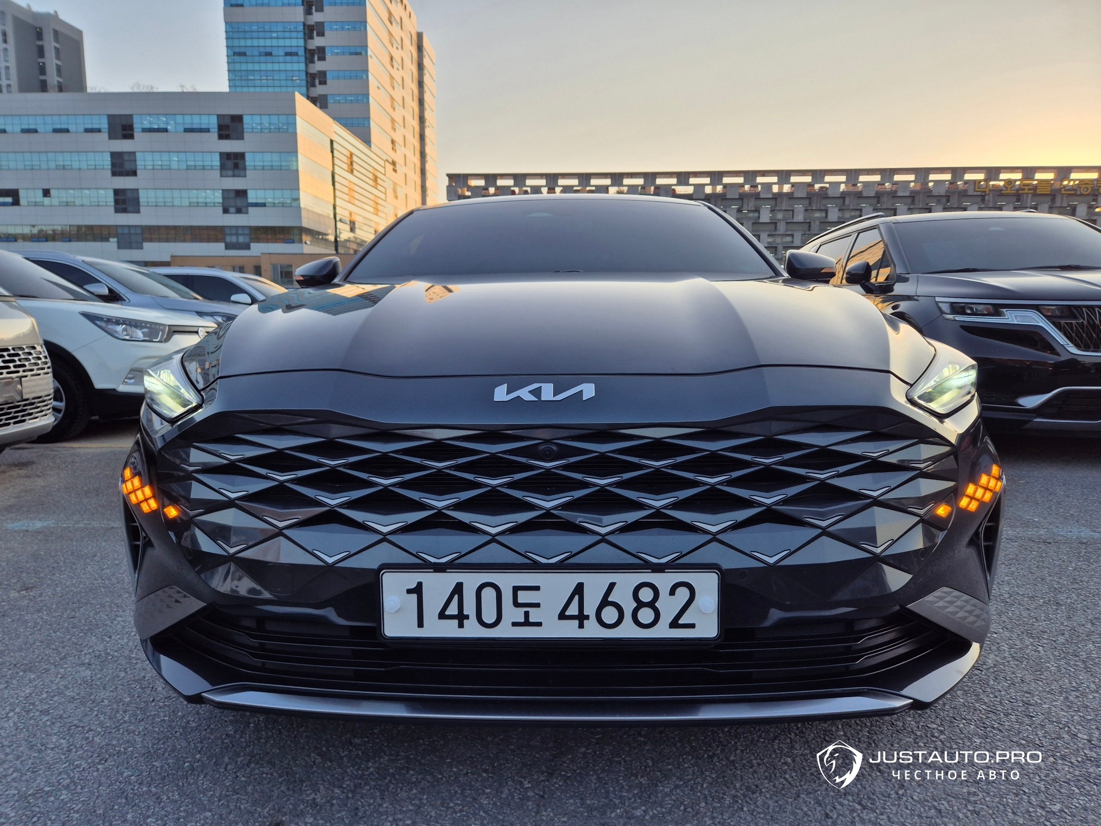 Автомобиль Kia K8