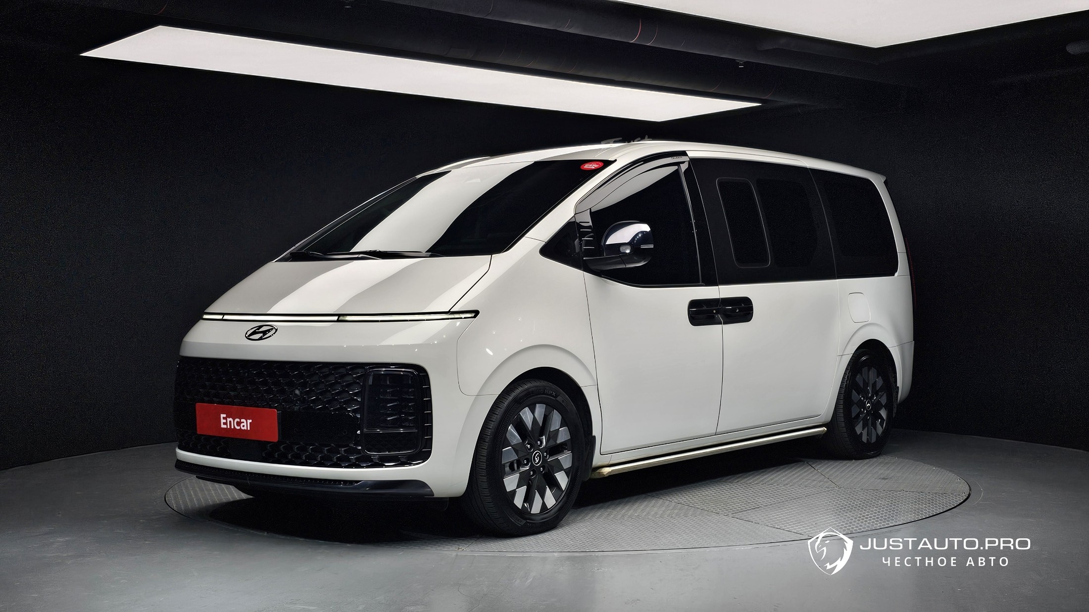 Автомобиль Hyundai Staria