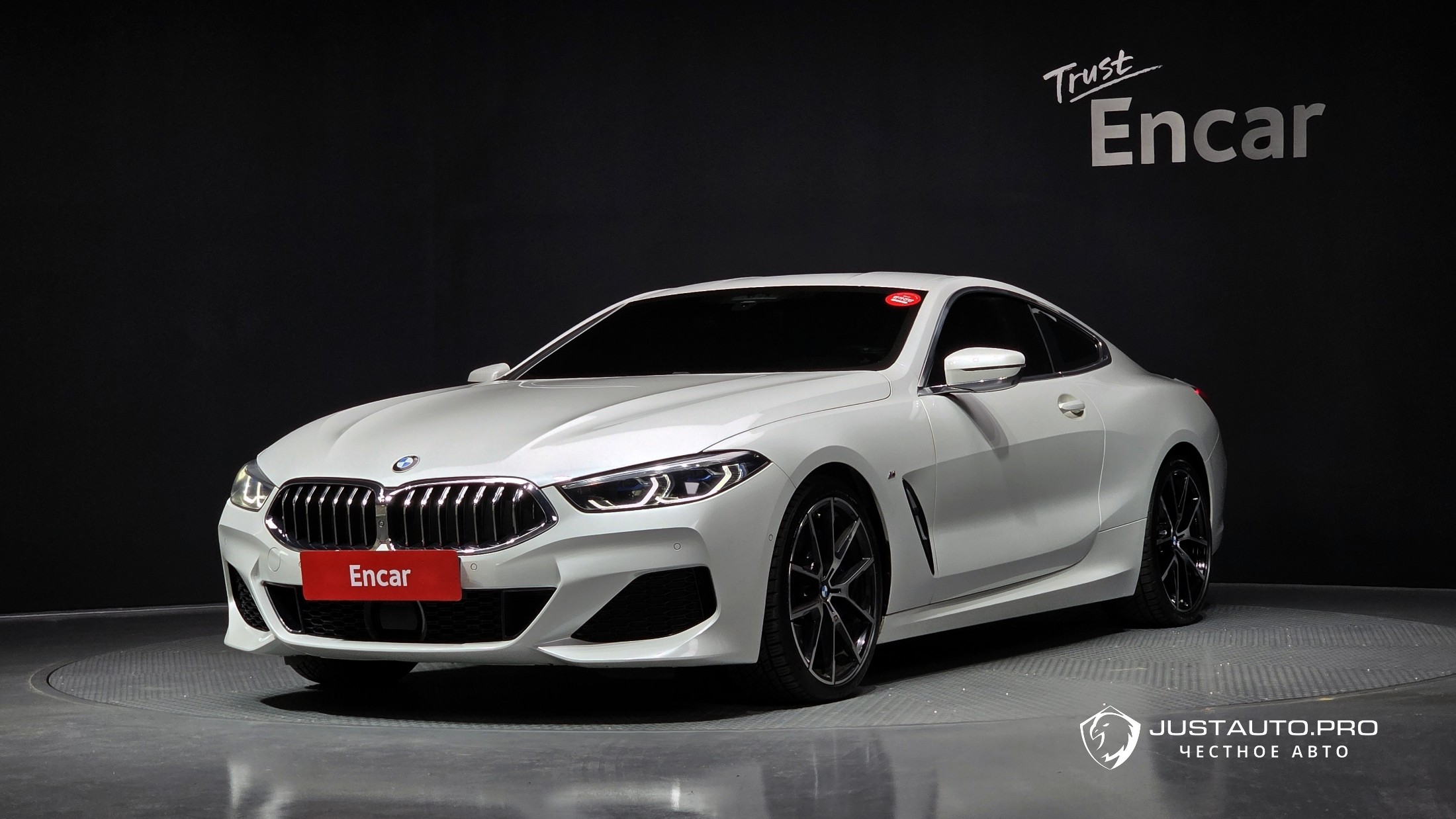 Автомобиль BMW 8-Series
