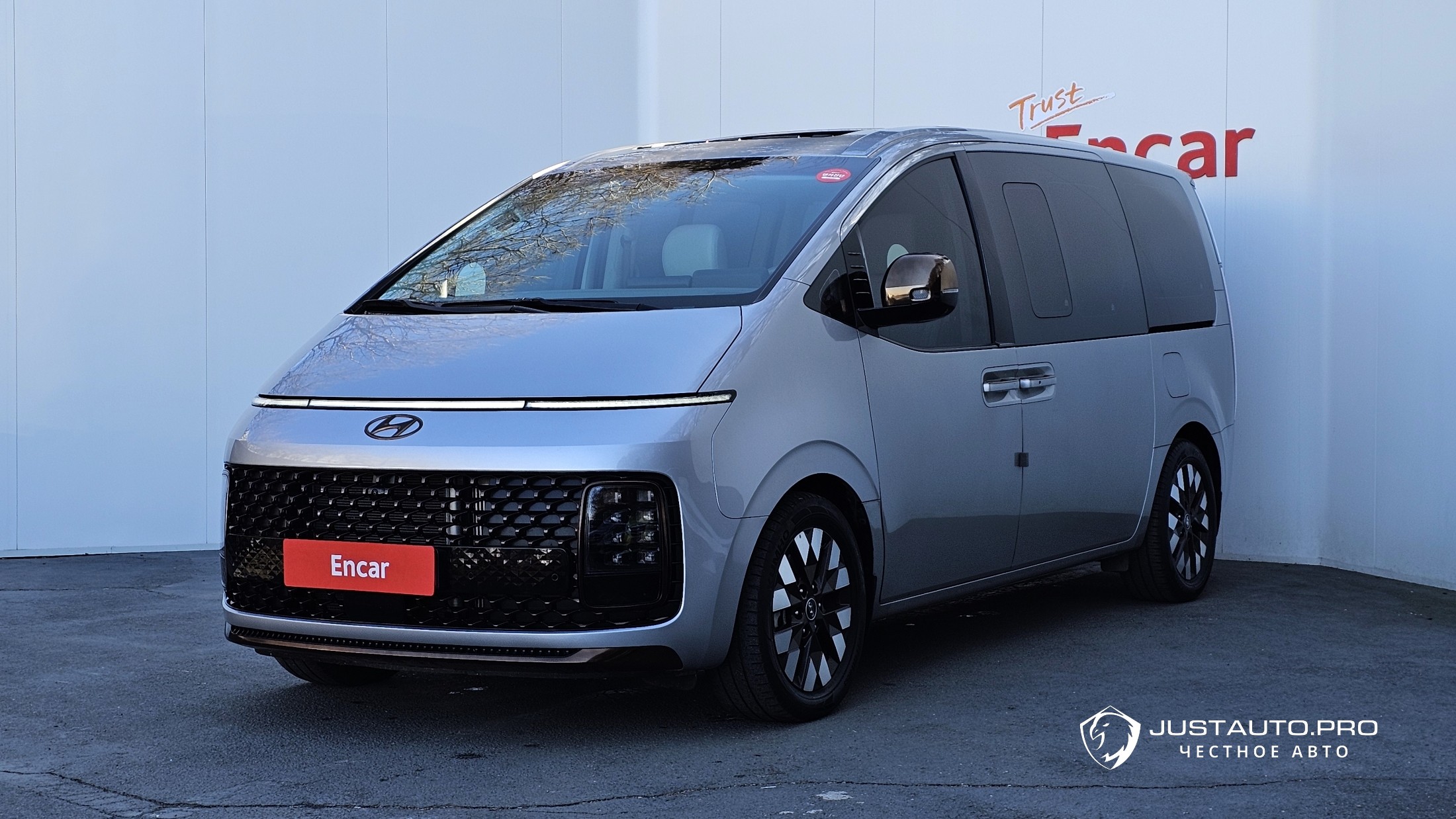 Автомобиль Hyundai Staria